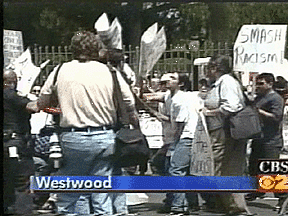 Mexicans attack Federal police
