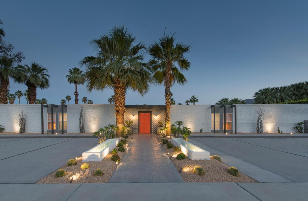 2 Best Central Hotels in Downtown Palm Springs to Book