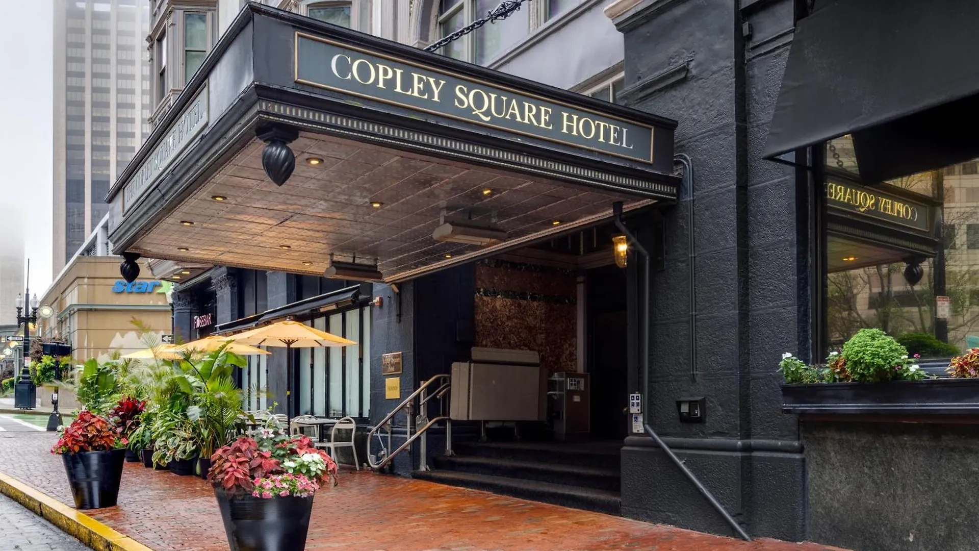 Staying In Downtown Boston: 2 Airport-Accessible Hotels Compared