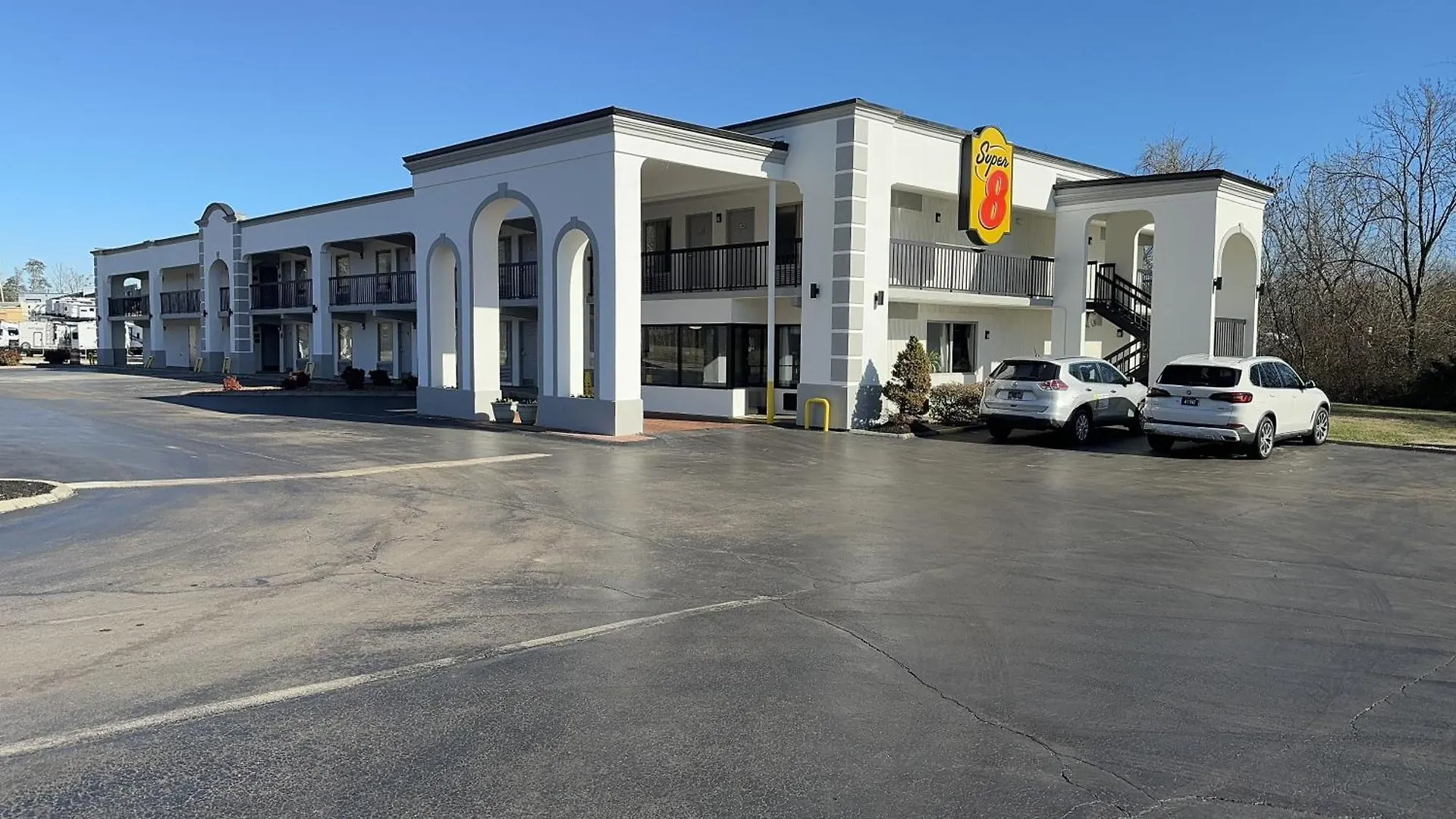 Staying in Knoxville on a Budget: 4 Cheap Hotels Compared
