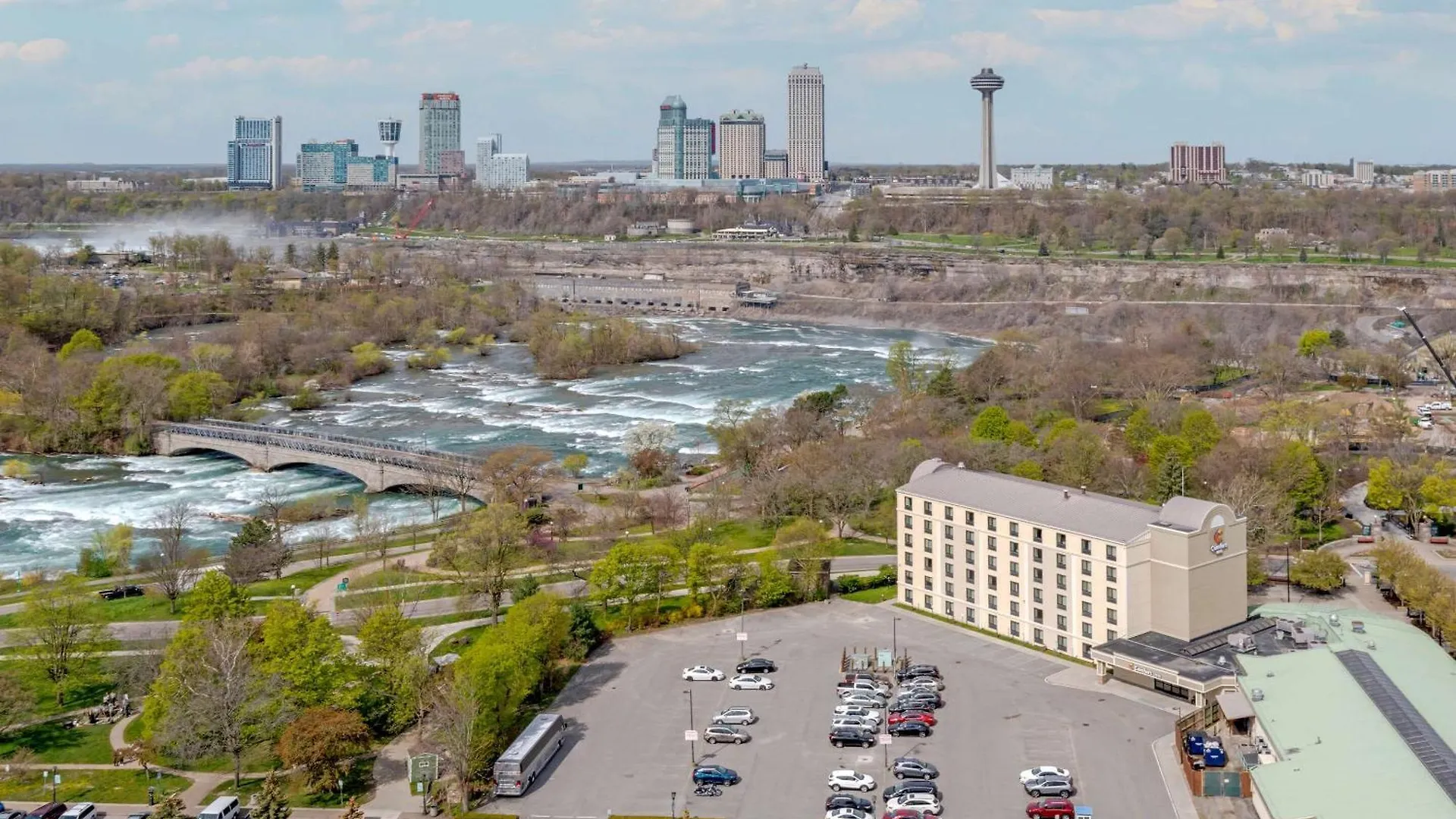 Staying in Downtown Niagara Falls: 11 Hotels Compared