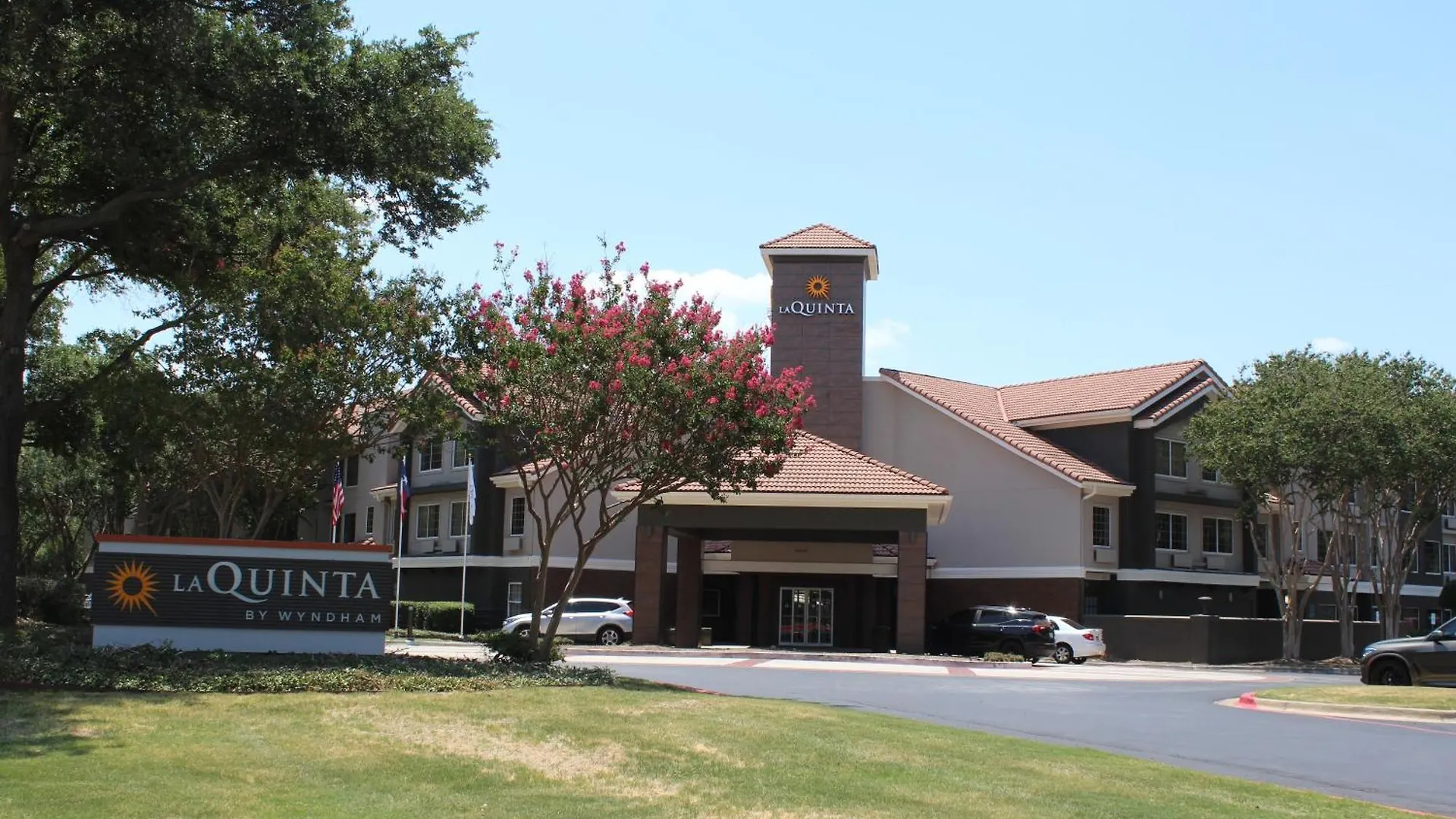Staying In Galleria, Dallas: 4 Central Hotels Compared