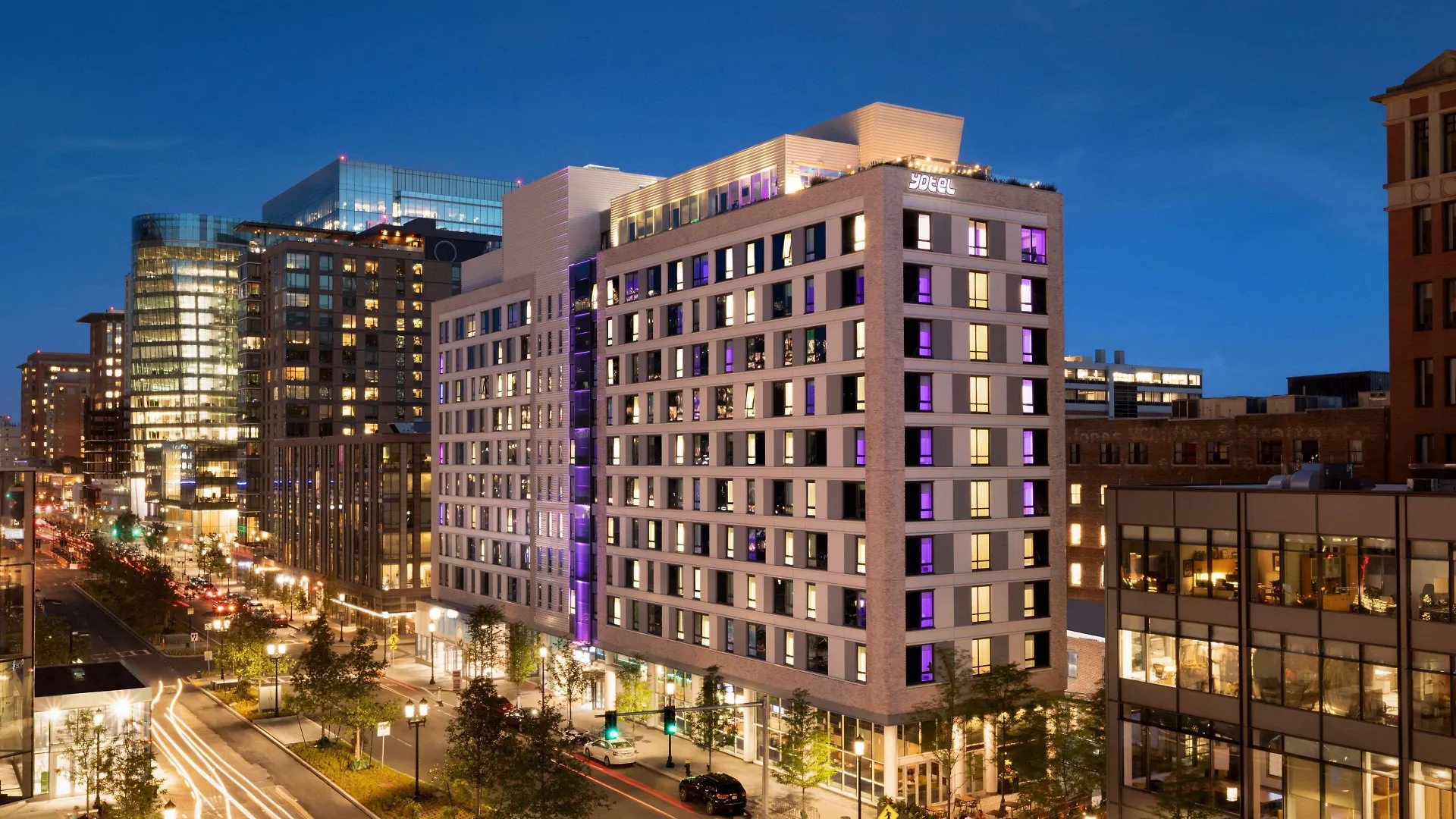 Staying Near Boston City Hall: 15 Airport Hotels Compared