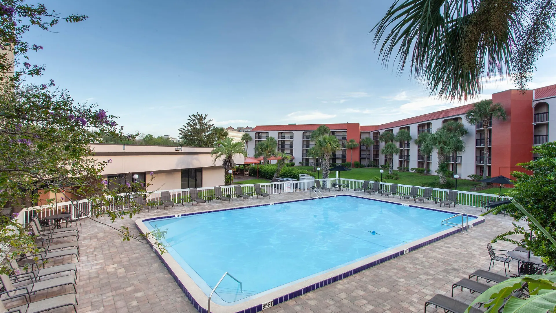 Where to Stay Near Orlando's Convention Bureau: 15 Best Business Hotels