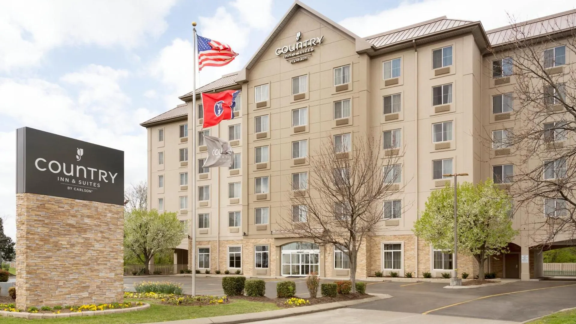 15 Business Hotels Near South Inglewood Park for Work Stays