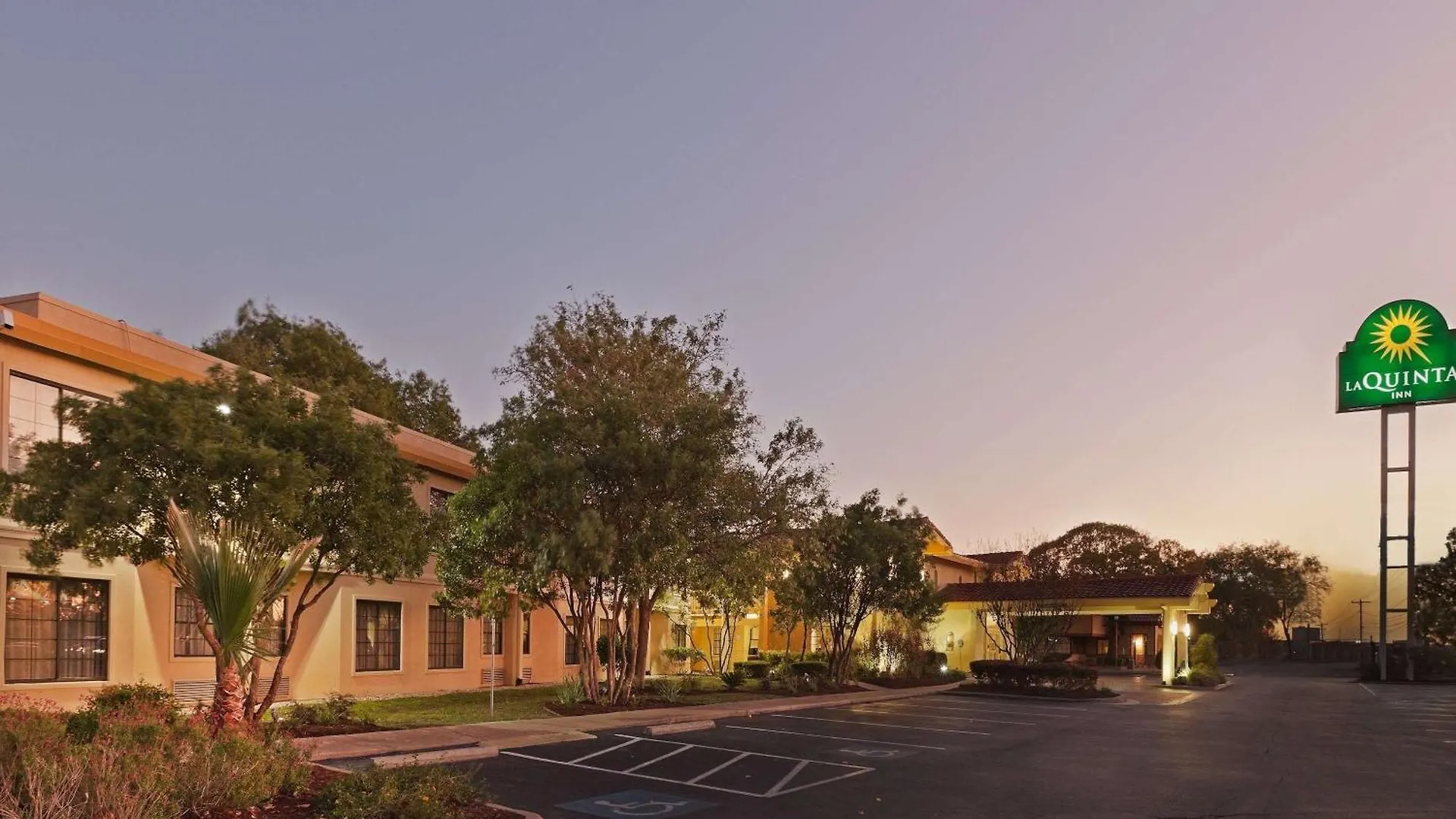 15 Budget Hotels Near French Legation Museum for Smart Stays