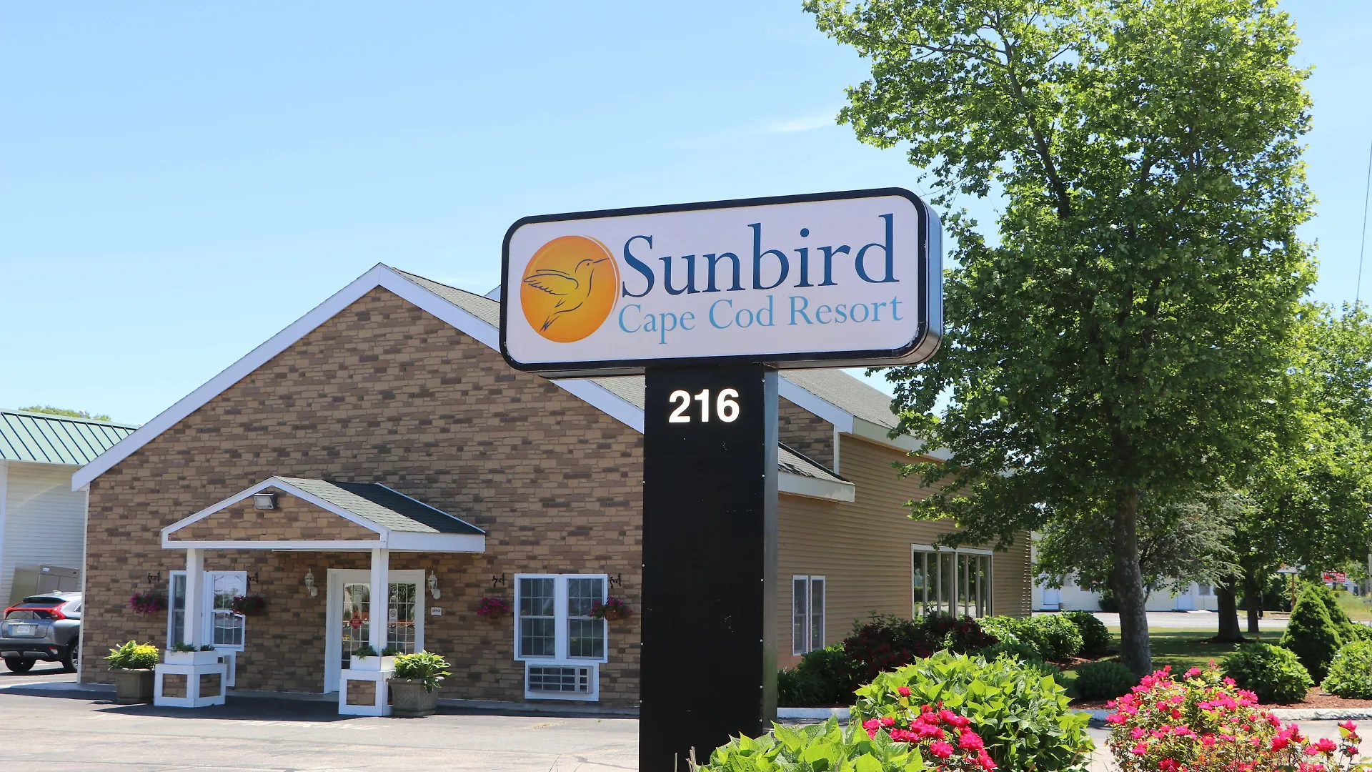 Staying Near Bayberry Hills Golf Course: 15 Budget Hotels Compared