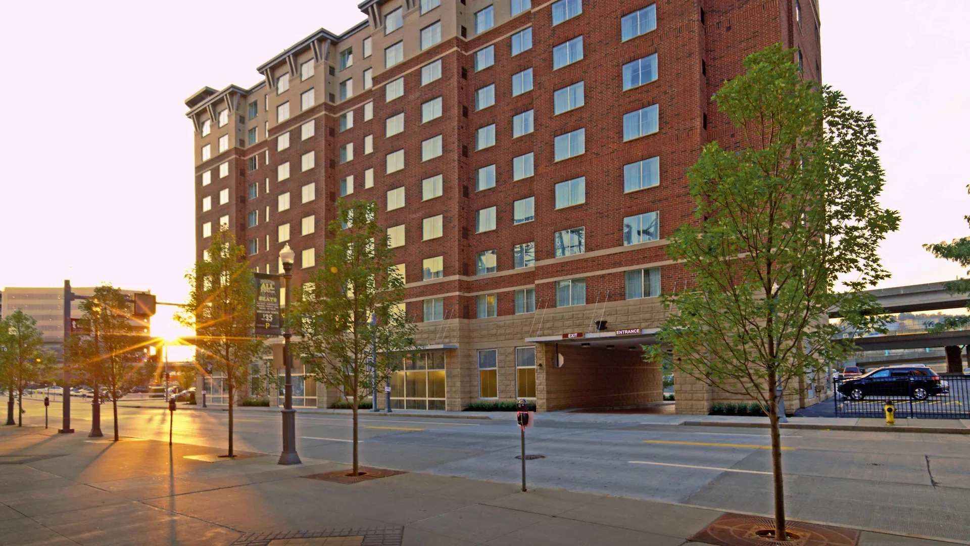 Staying Near Pittsburgh Zoo & Aquarium: 15 Central Hotels Compared