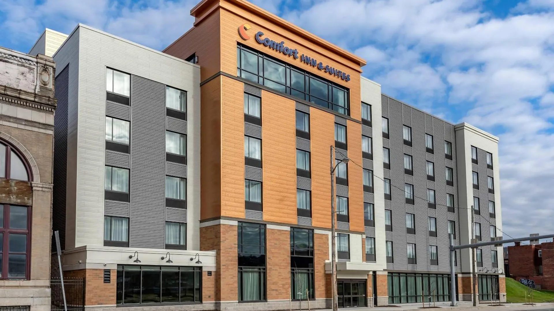 15 Top-Rated Business Hotels Close to Riverview Park