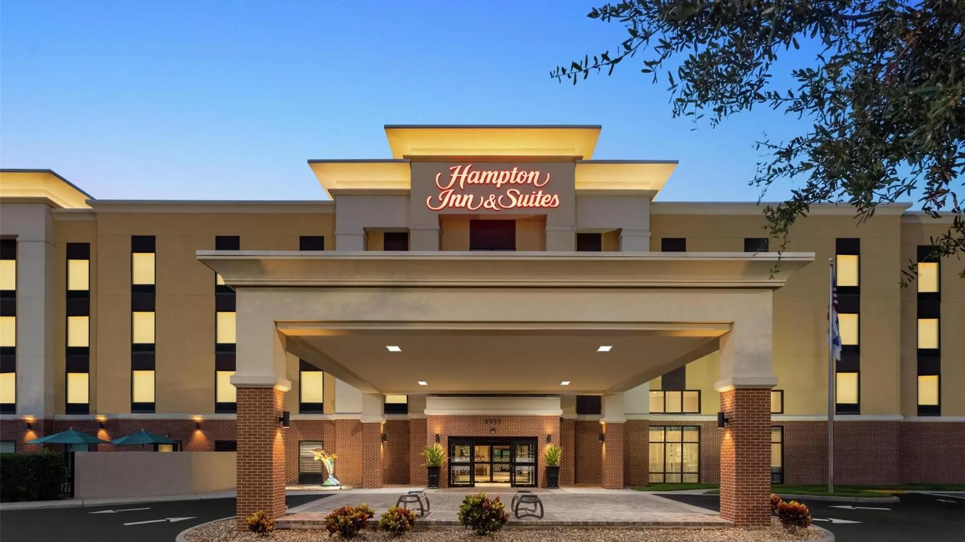 Where to Stay Near Rivercrest Park: 15 Best Business Hotels