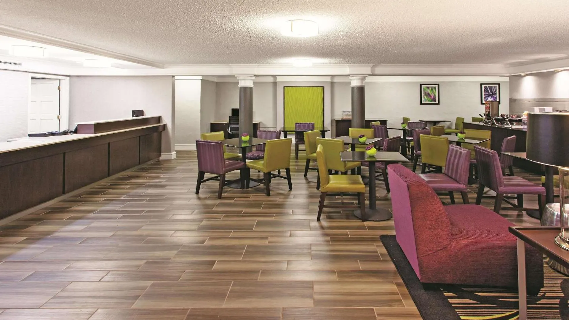 15 Business Hotels Near Ratcliffe Stadium That Deliver