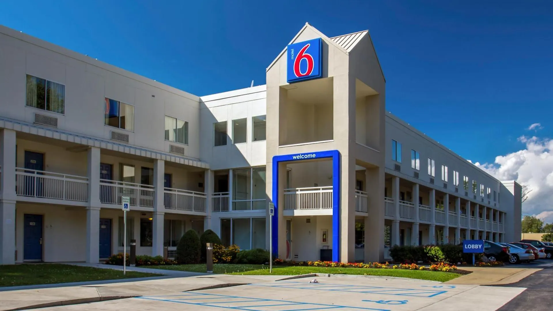 Where to Stay Cheap Near Walden Galleria Mall: 9 Budget Hotels