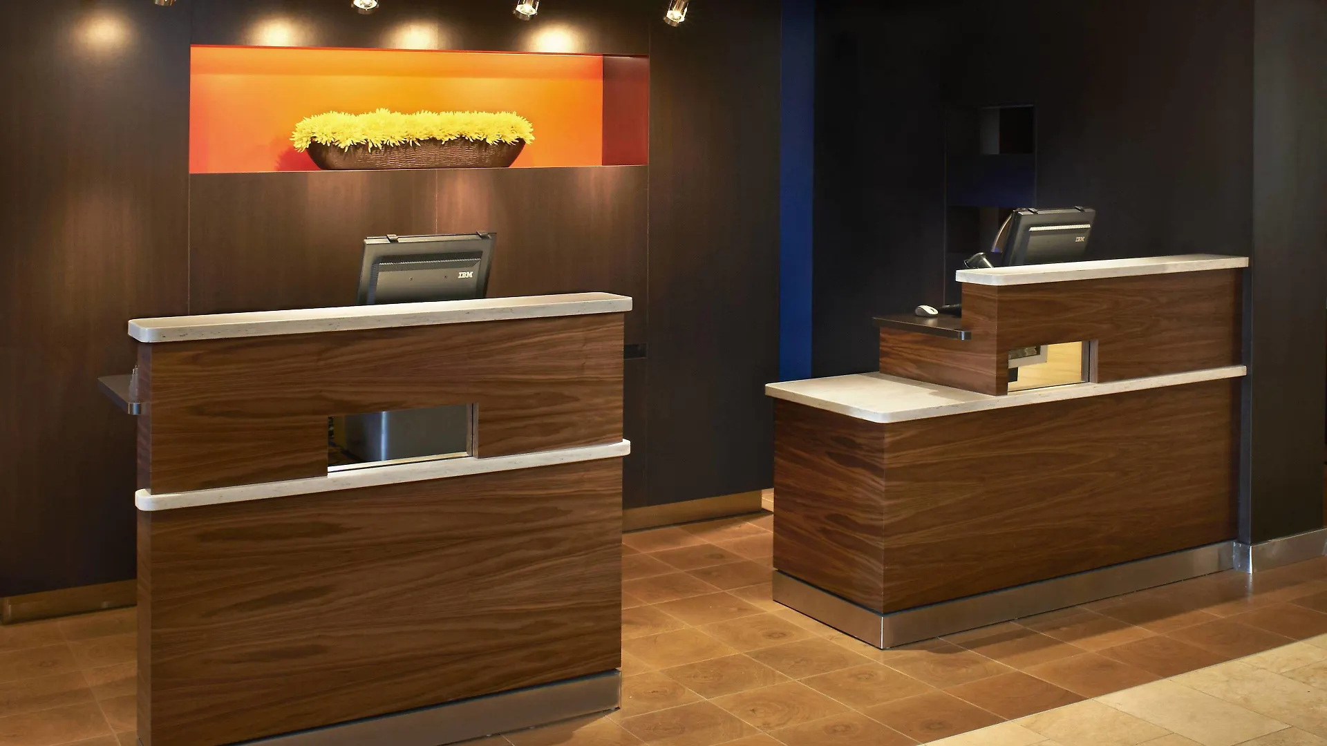 10 Smart Airport Hotels Near Cincinnati Art Museum