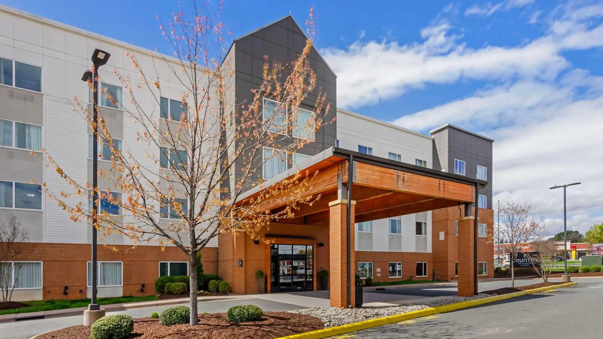 10 Smart Business Hotels Near University of Virginia Worth Booking