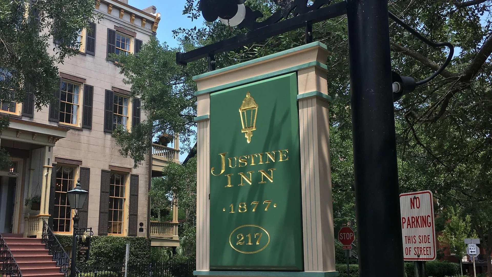 Staying In Historic Savannah: 15 Central Hotels Compared