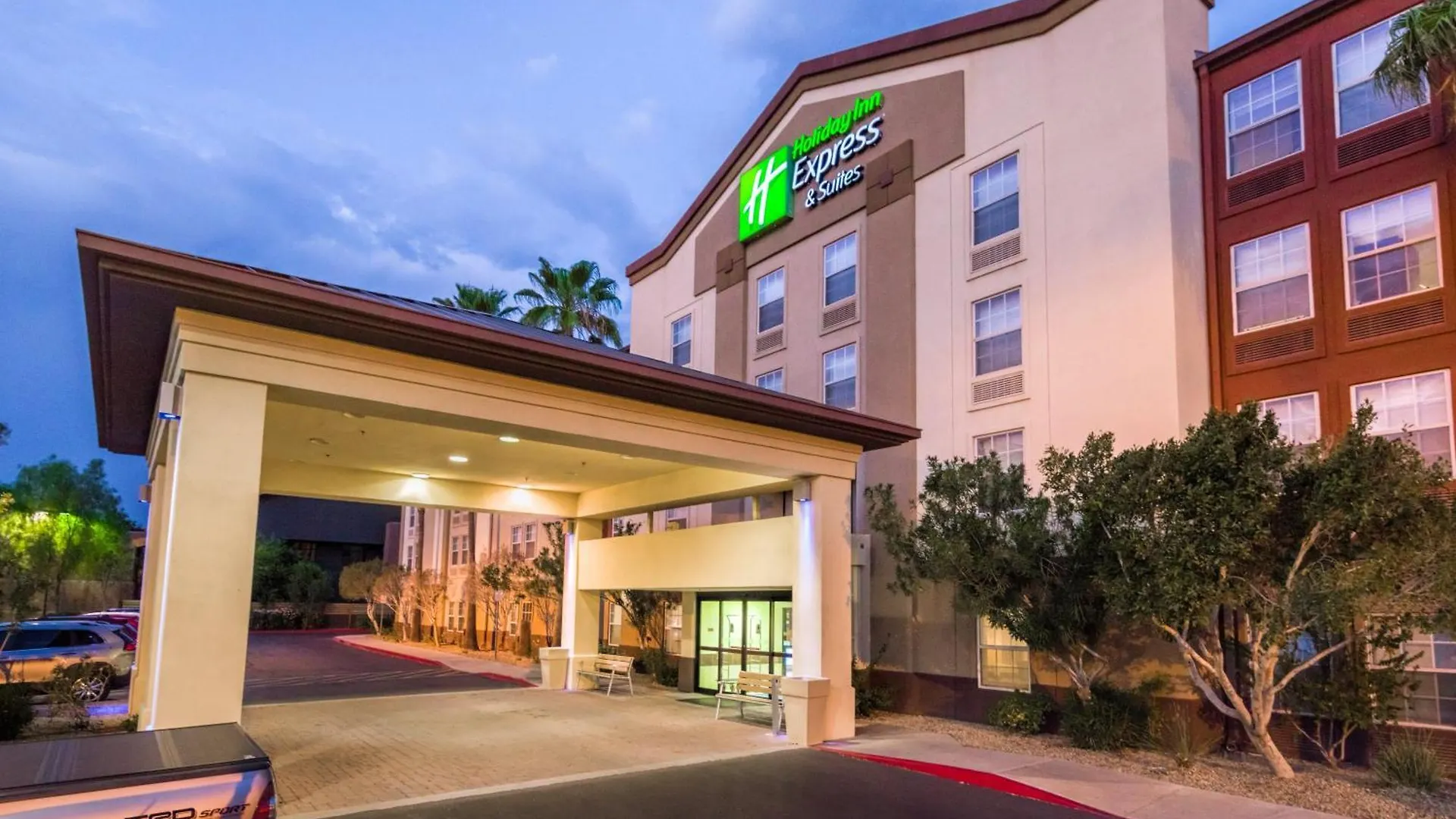 6 Smart Airport Hotels In South Mountain Worth Booking