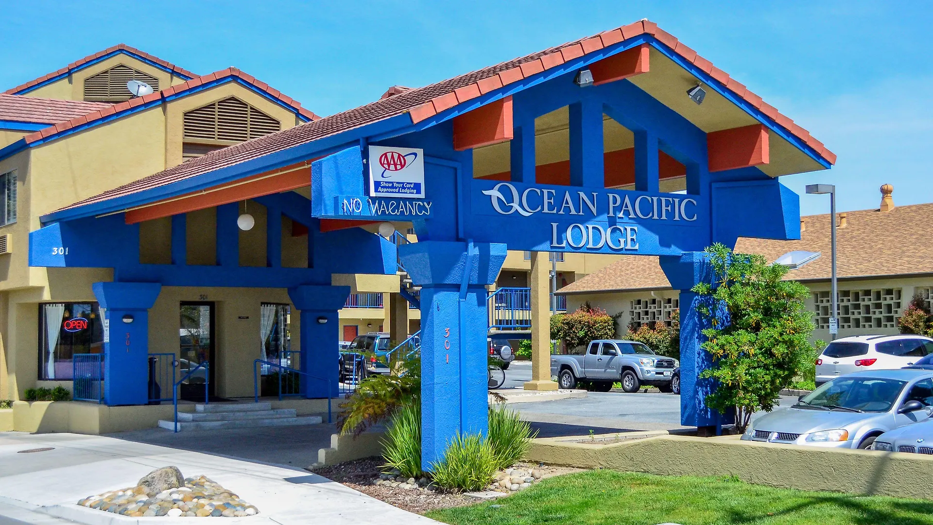 4 Top-Rated Central Hotels Near Cowell Beach, Santa Cruz