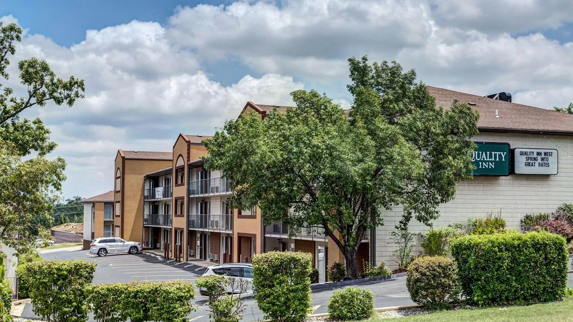 Where to Stay for Work: 6 Business Hotels in Branson Theatre District