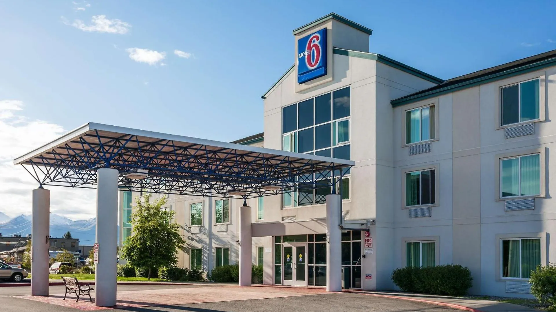 10 Airport Hotels Near Far North Gallery for Easy Anchorage Access
