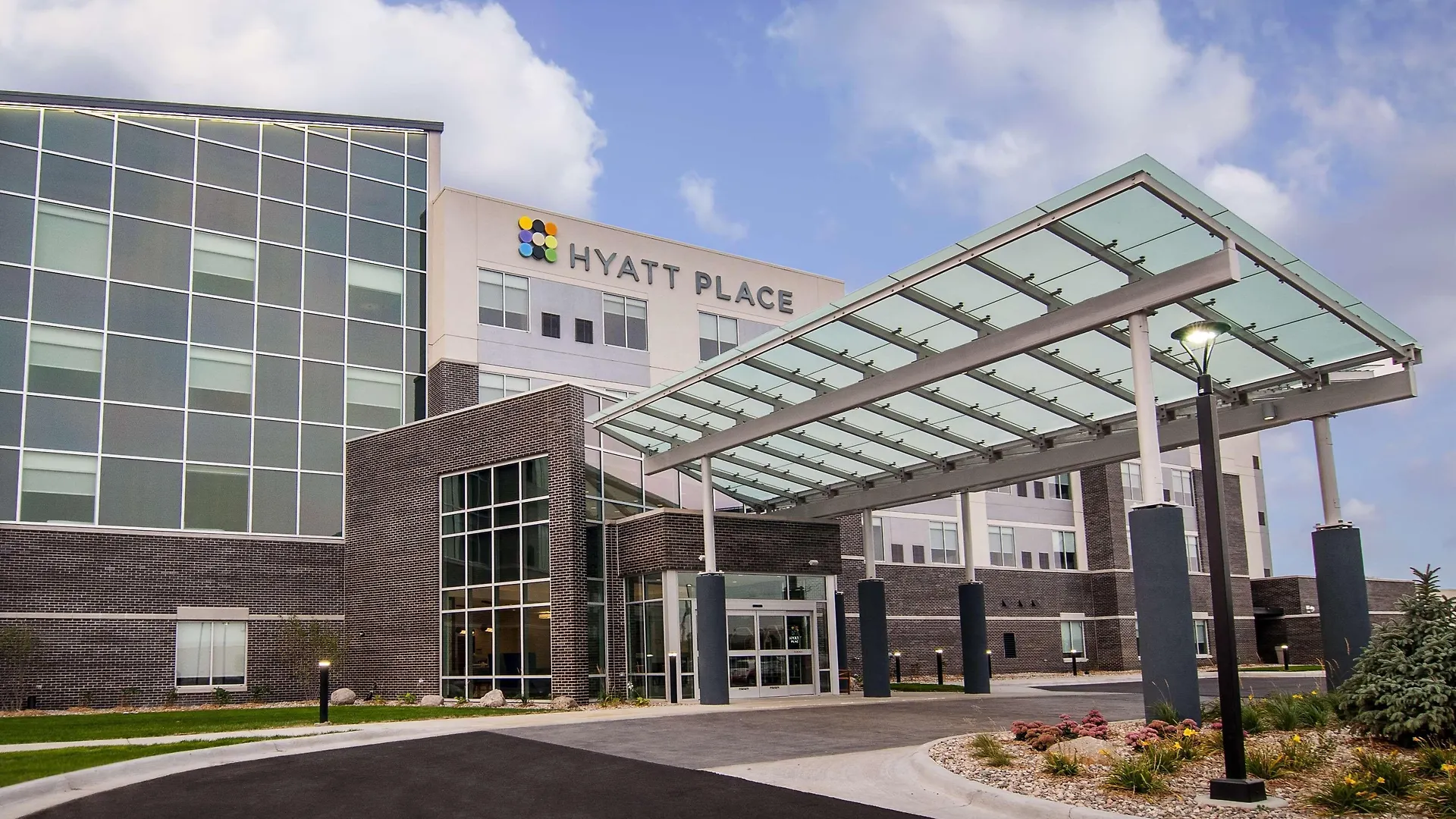 Staying Near Fireside Casino: 4 Airport Hotels Compared