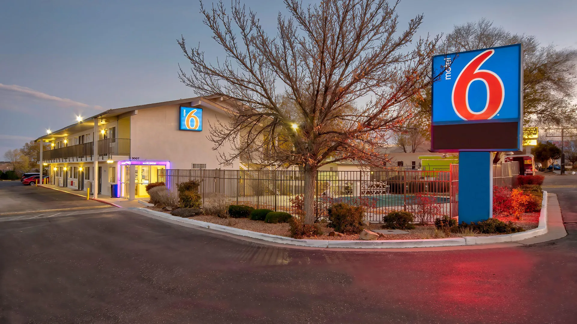 12 Cheap Hotels Close to Andrea Fisher Fine Pottery, Santa Fe