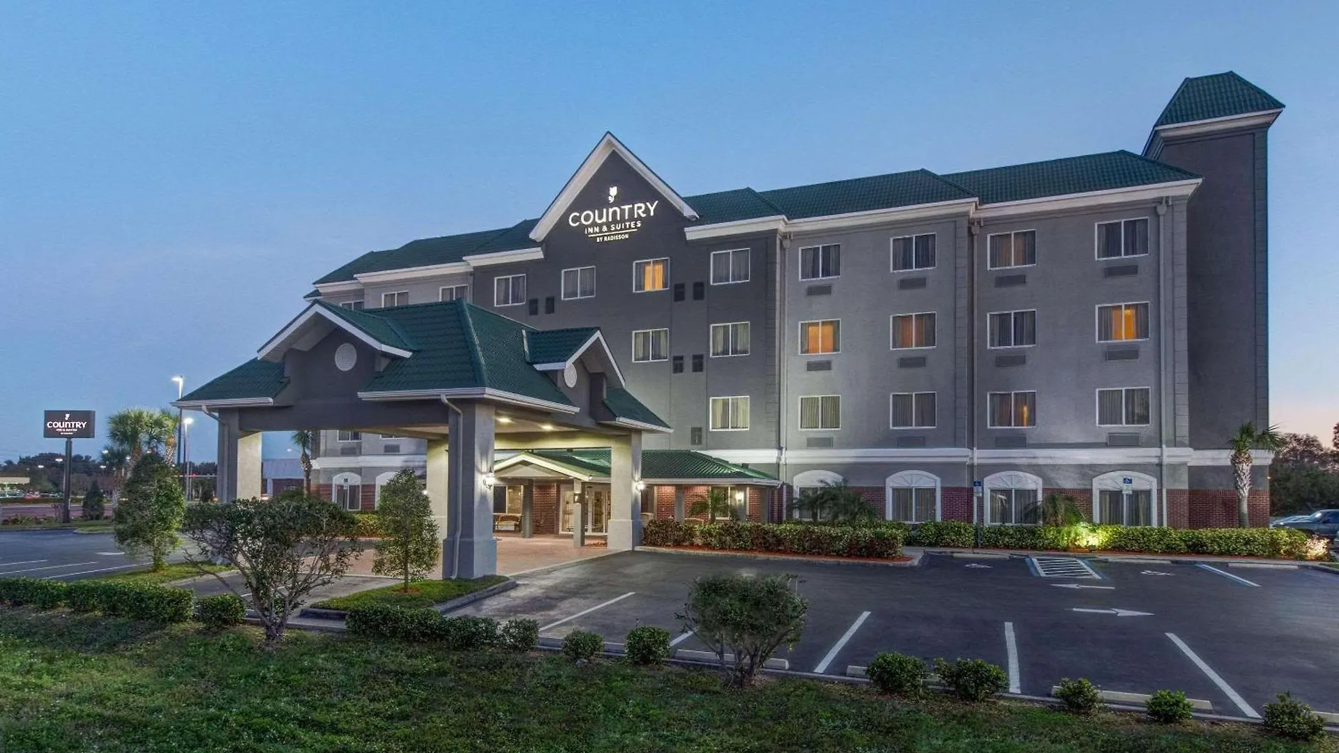 6 Central Hotels Near Duncan McClellan Gallery Worth Booking