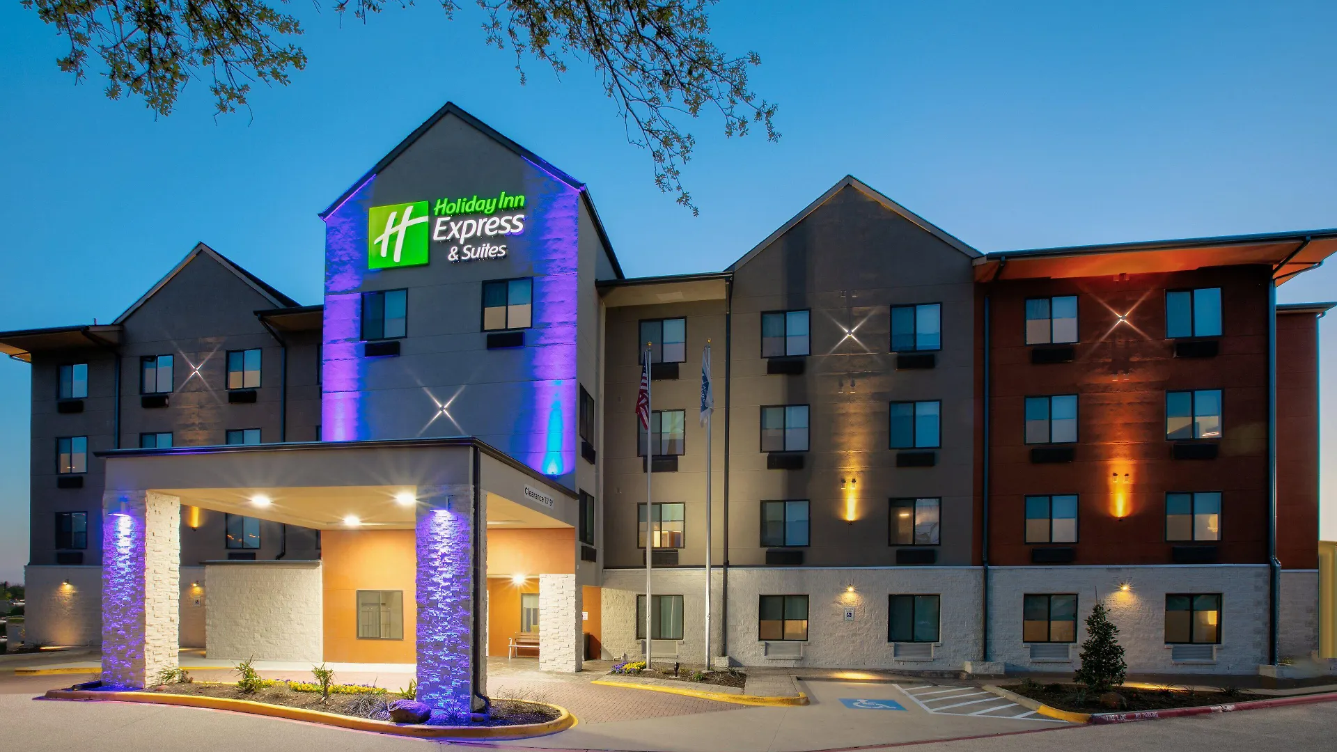 5 Cheap Hotels in Park Central, Dallas Worth Booking