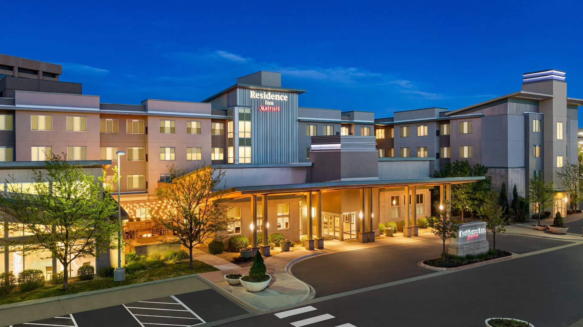4 Business Hotels in Cherry Creek That Deliver