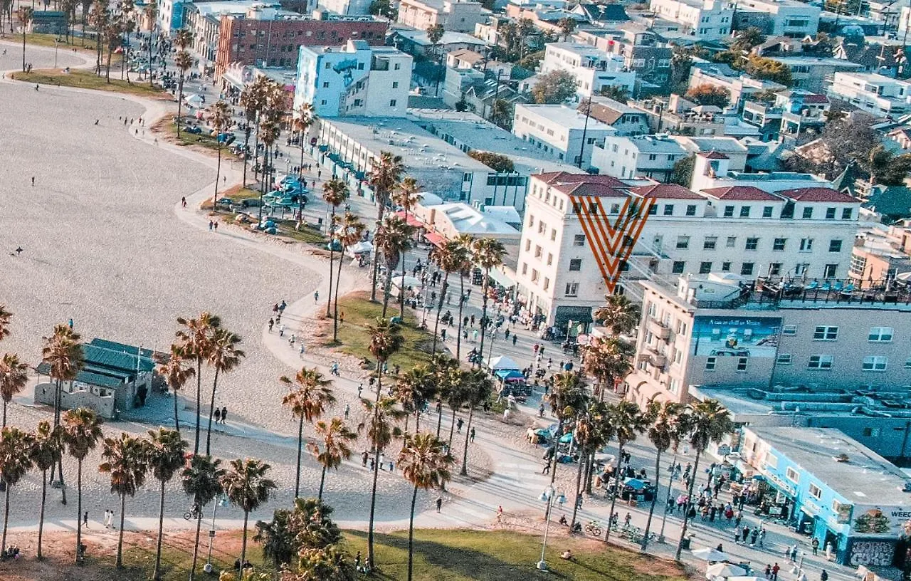 Where to Stay in Venice Beach: 4 Best 3-Star Hotels