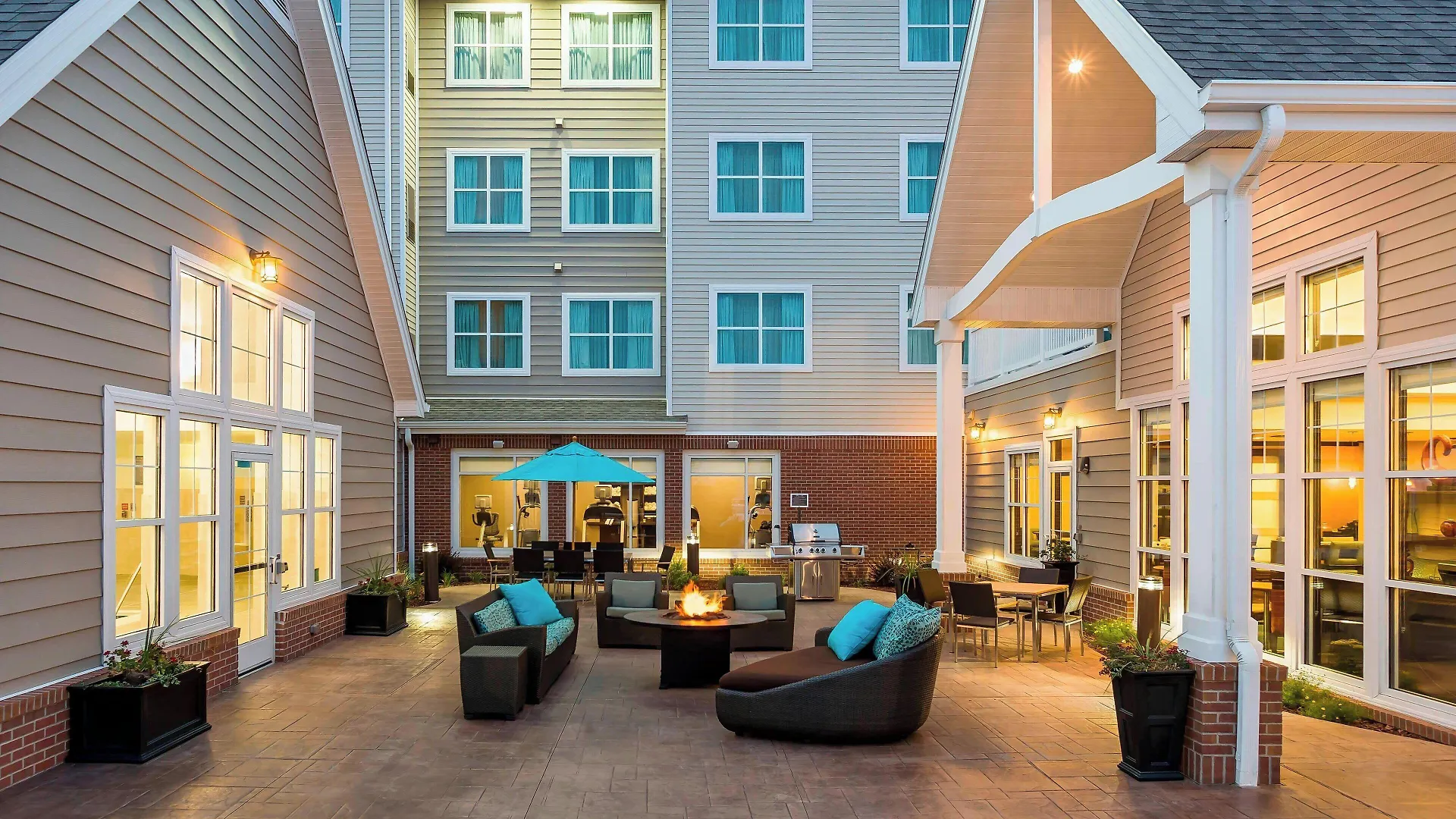 Where to Stay Near Blue Wolf Casino: 2 Airport Hotels in Fargo