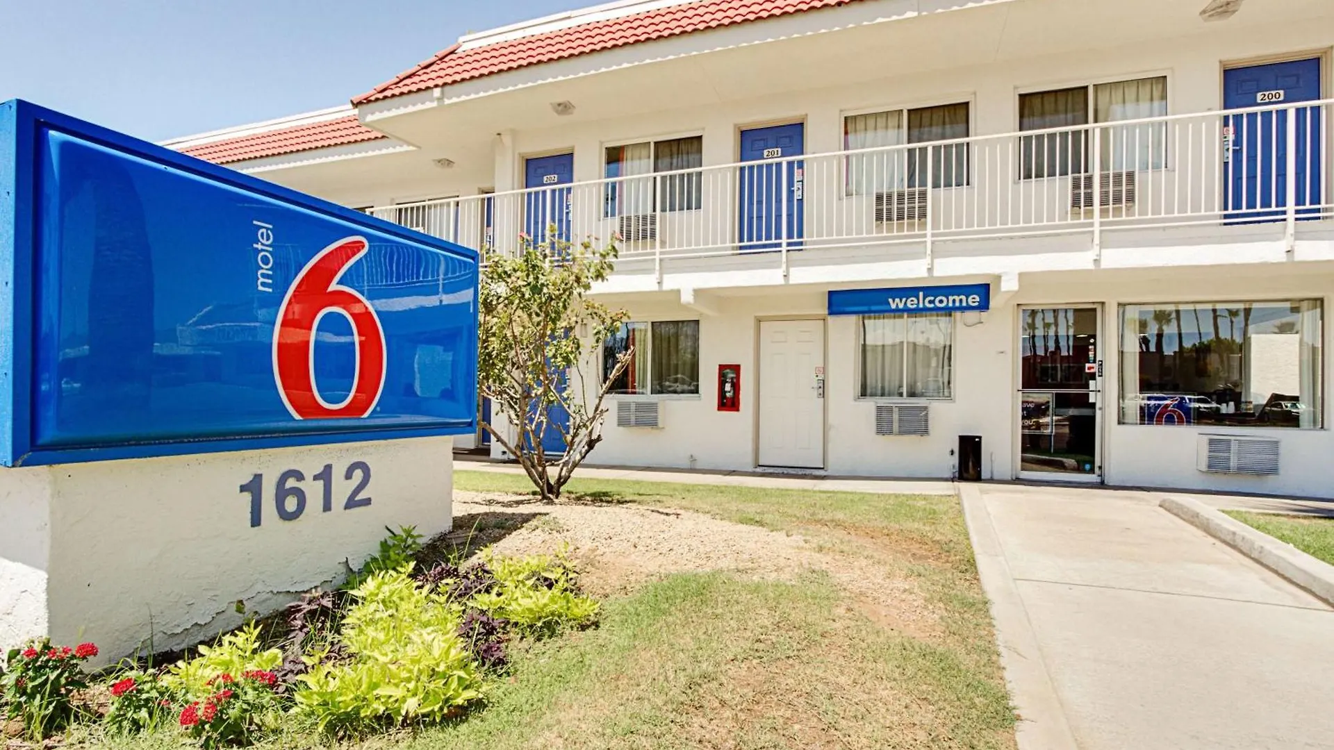 4 Budget Hotels Close to Big Surf Tempe Worth Booking