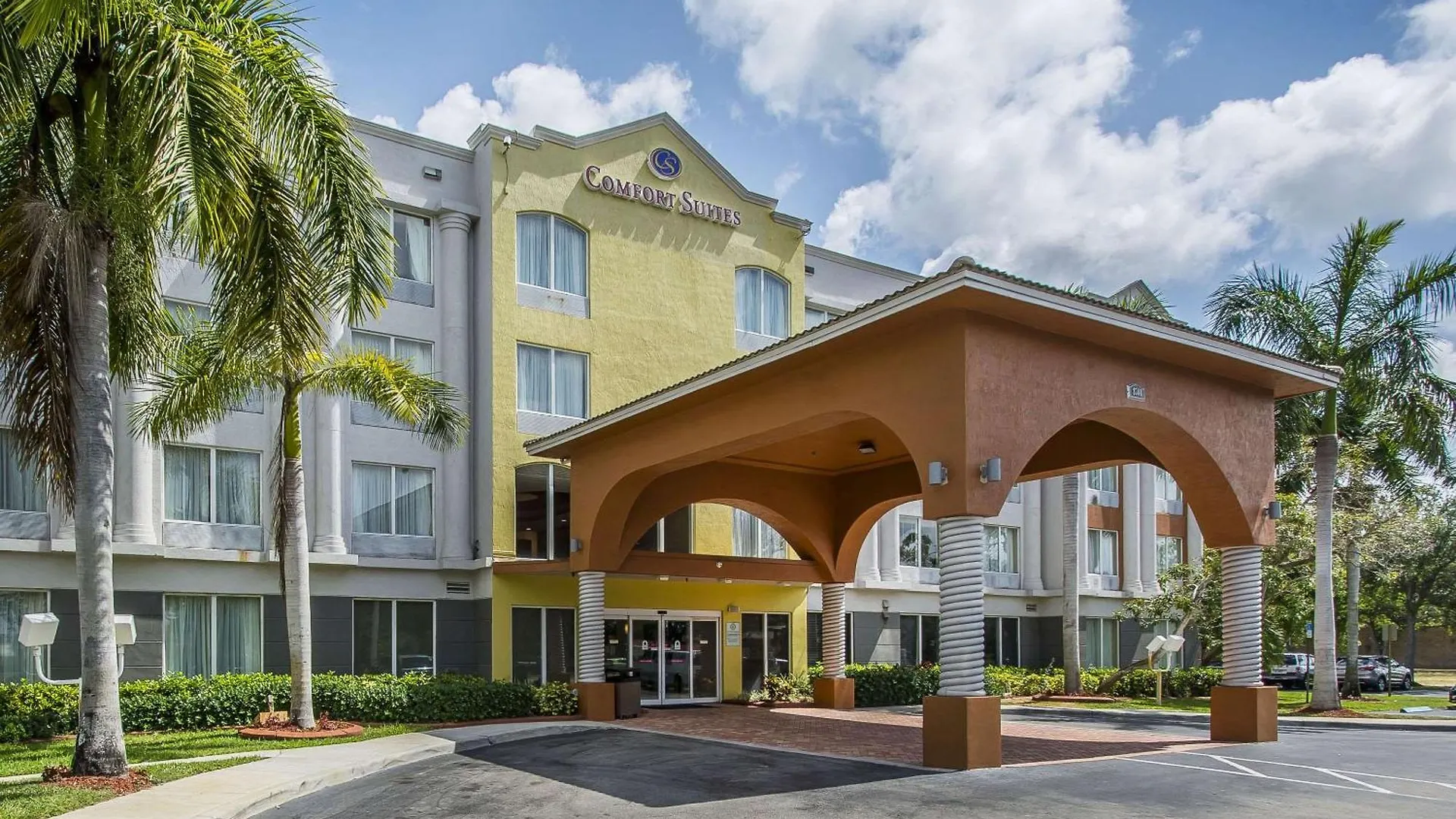 4 Business Hotels Near Plantation Historical Museum for Easy Access