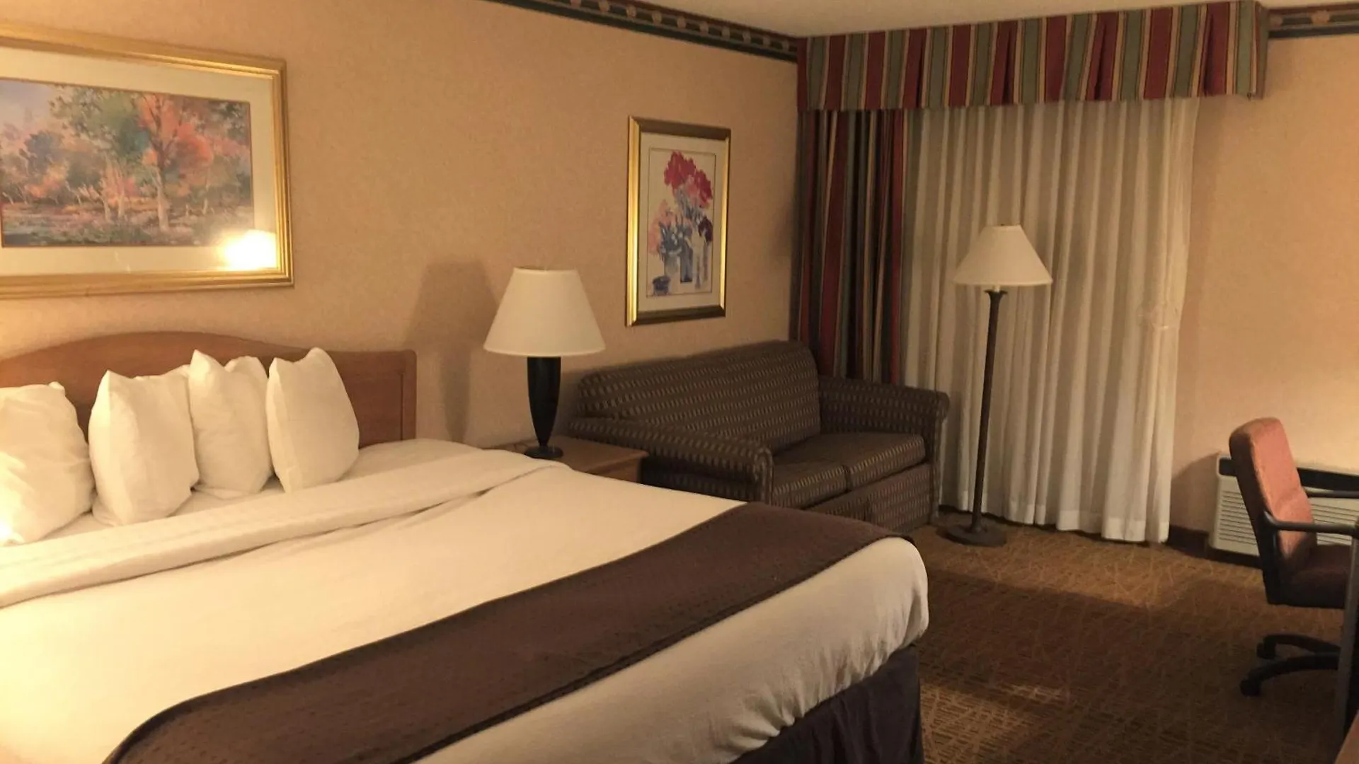 Staying Near CenturyLink Arena: 9 Airport Hotels Compared