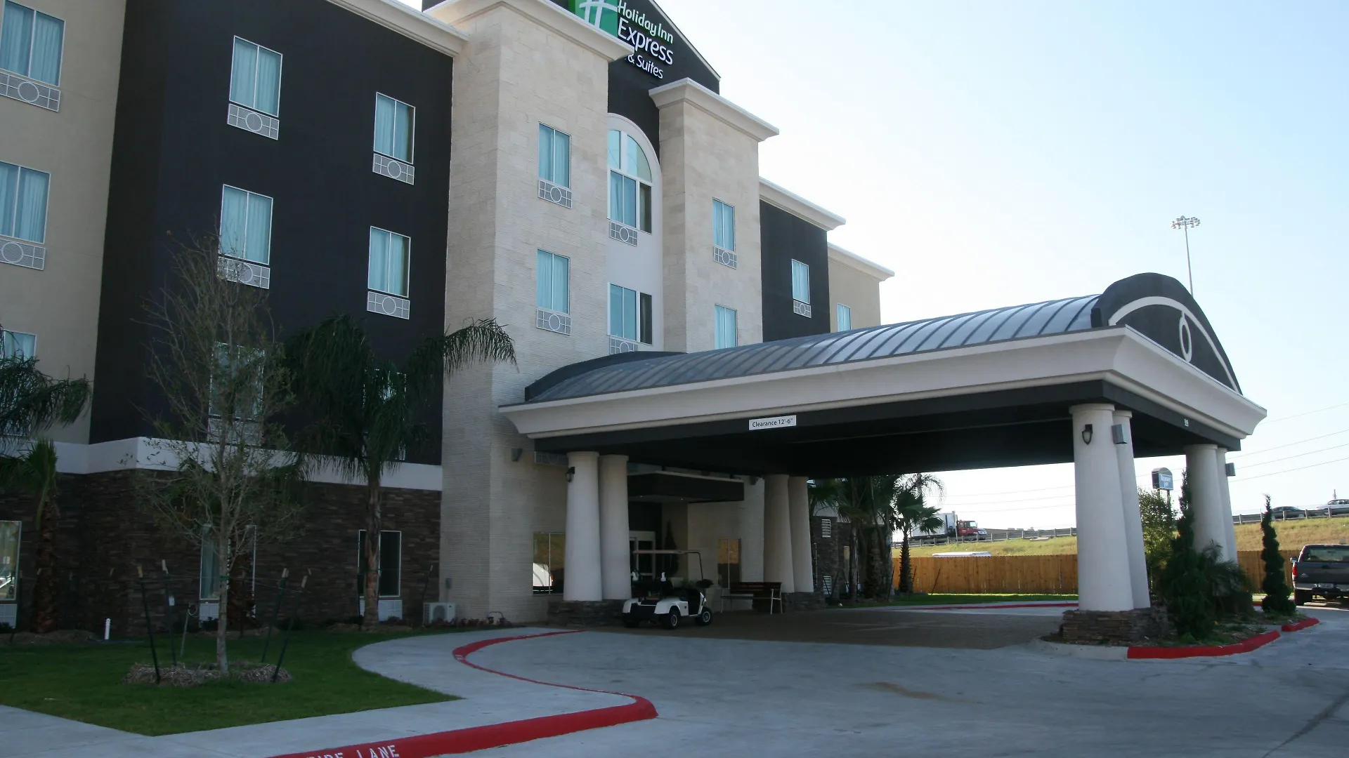 7 Budget Hotels Close to Surgicare Specialty Hospital CC