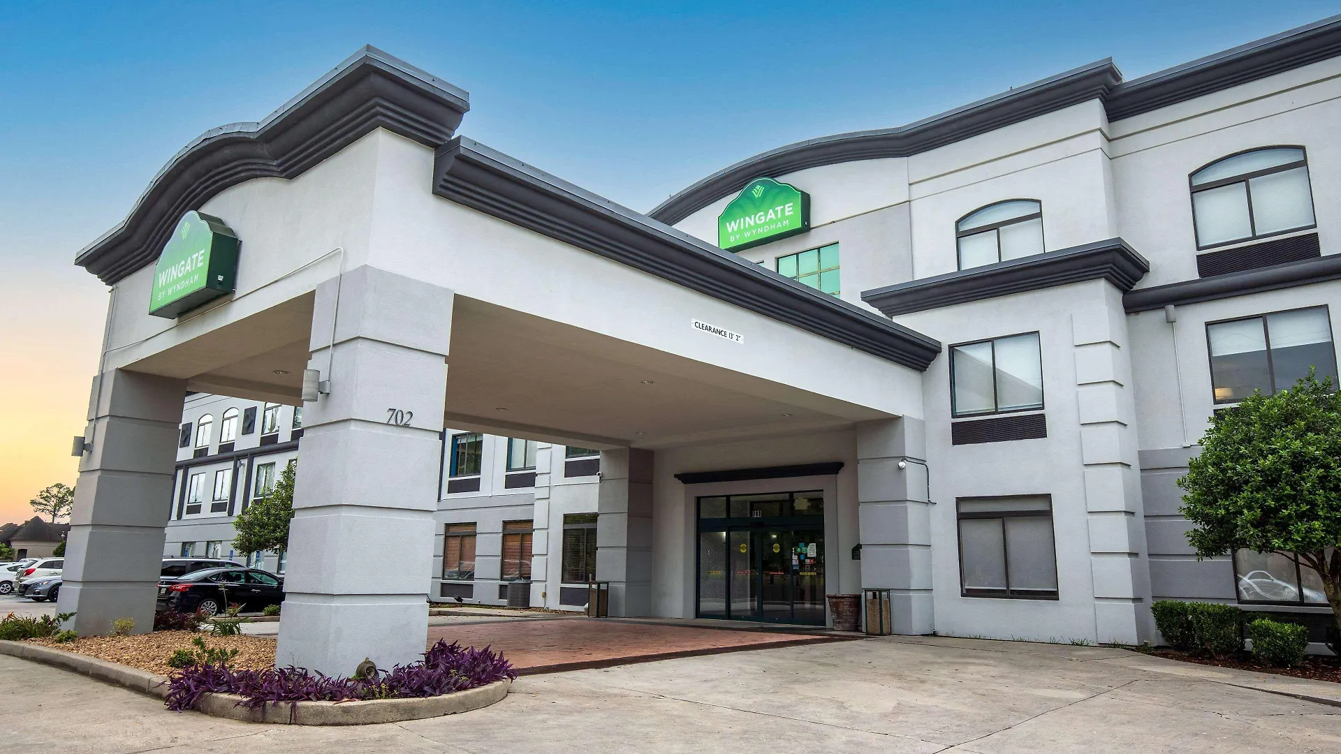 8 Smart Airport Hotels Near Beavers Park Worth Booking