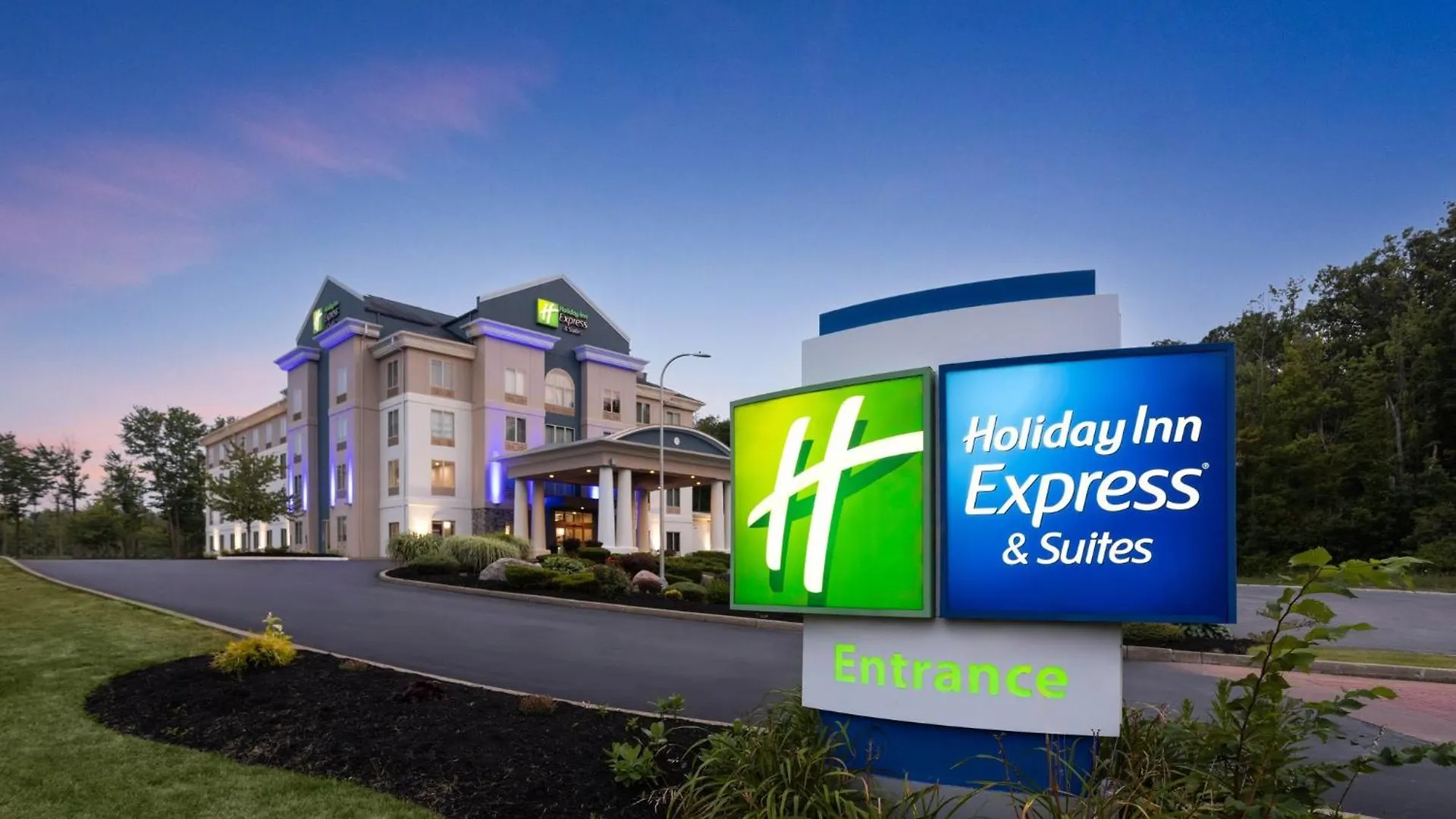 Staying Near Our Lady of Victory Basilica: 4 Business Hotels Compared