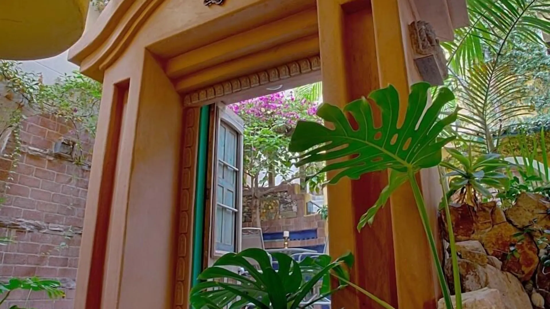 Where to Stay Near UC San Diego: 4 Best 3-Star Hotels