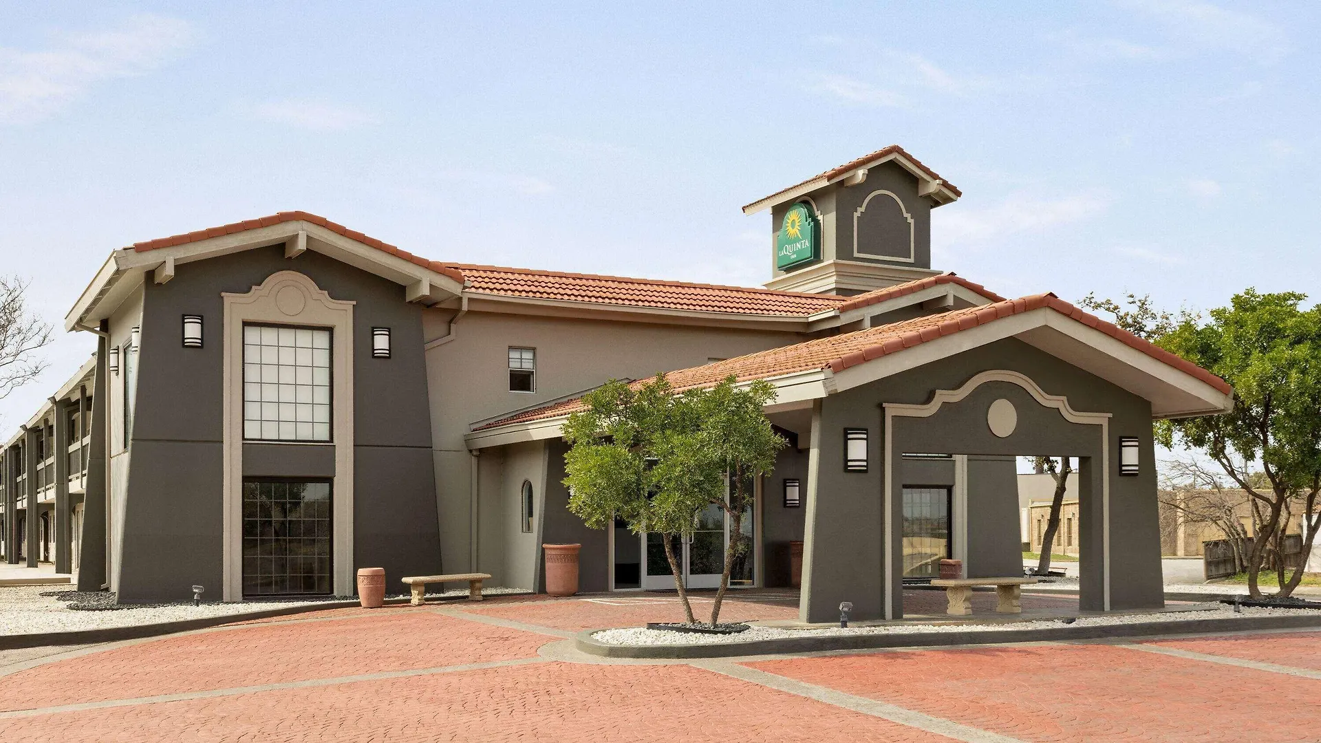 4 La Quinta Hotels Near Brother Cletus Art Gallery San Antonio