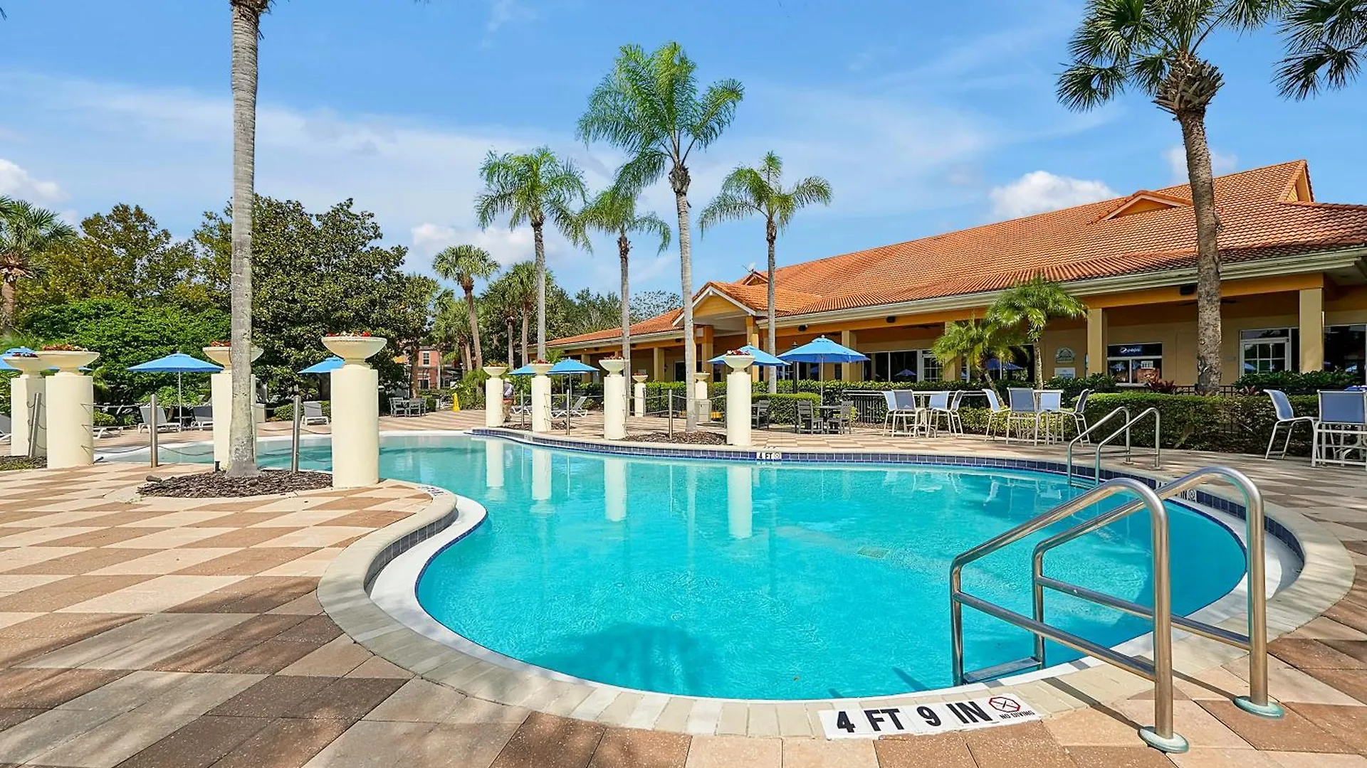 Staying Near Animal Kingdom: 4 Family Hotels Compared