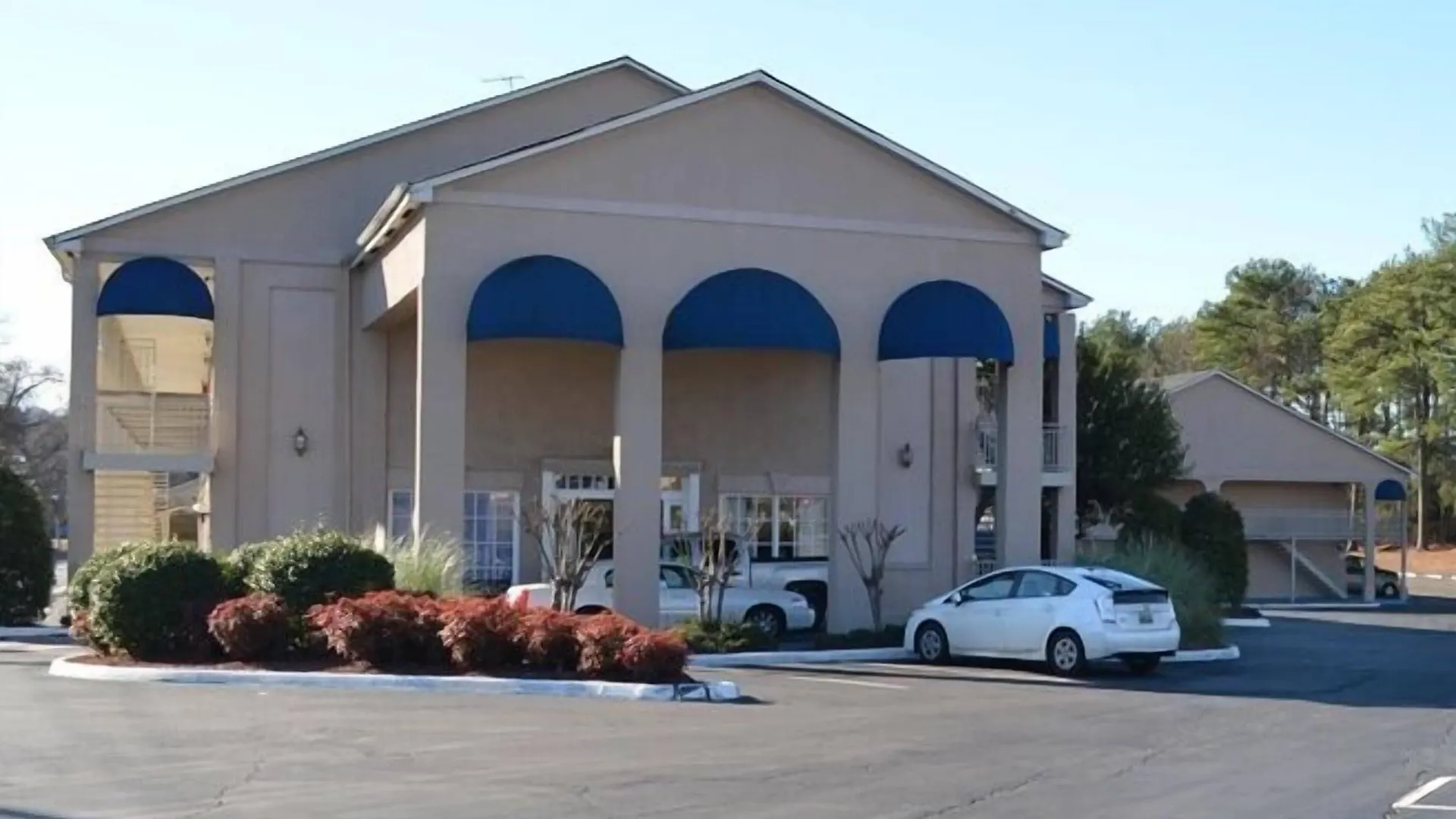 Staying Near Brookwood Village: 4 Budget Hotels Compared