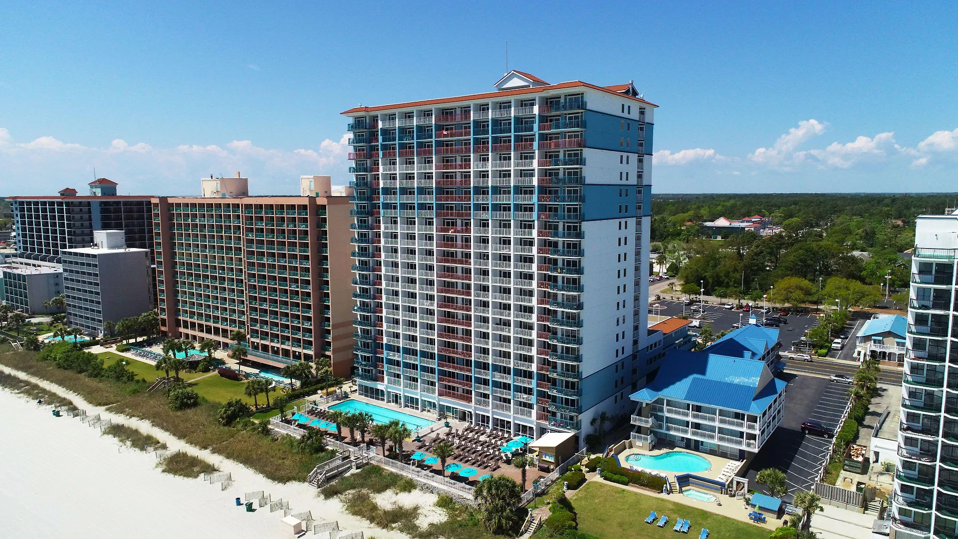 4 Beach Hotels Near Broadway at the Beach Worth Booking