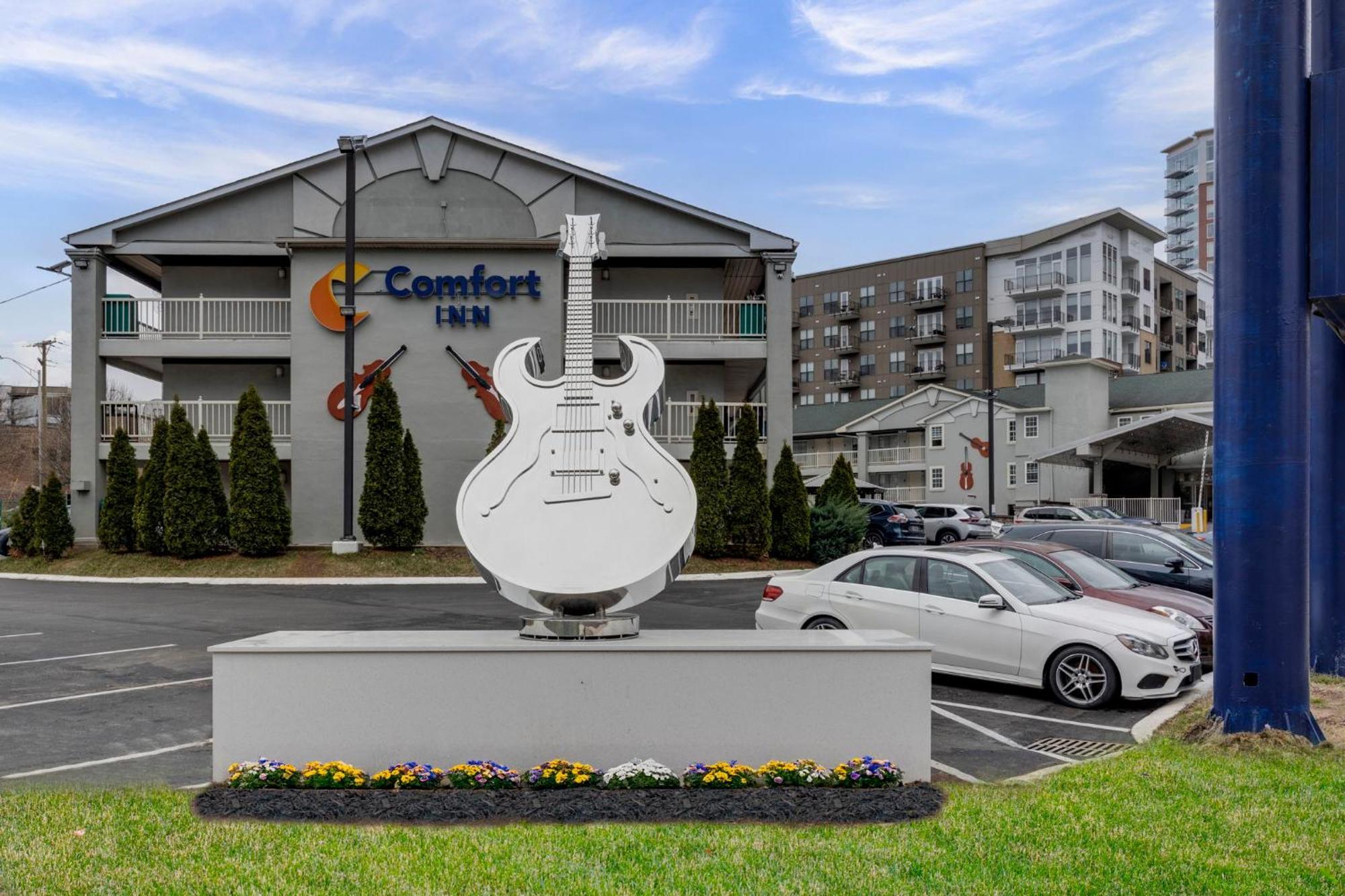 15 Smart Central Hotels In Downtown Nashville Worth Booking