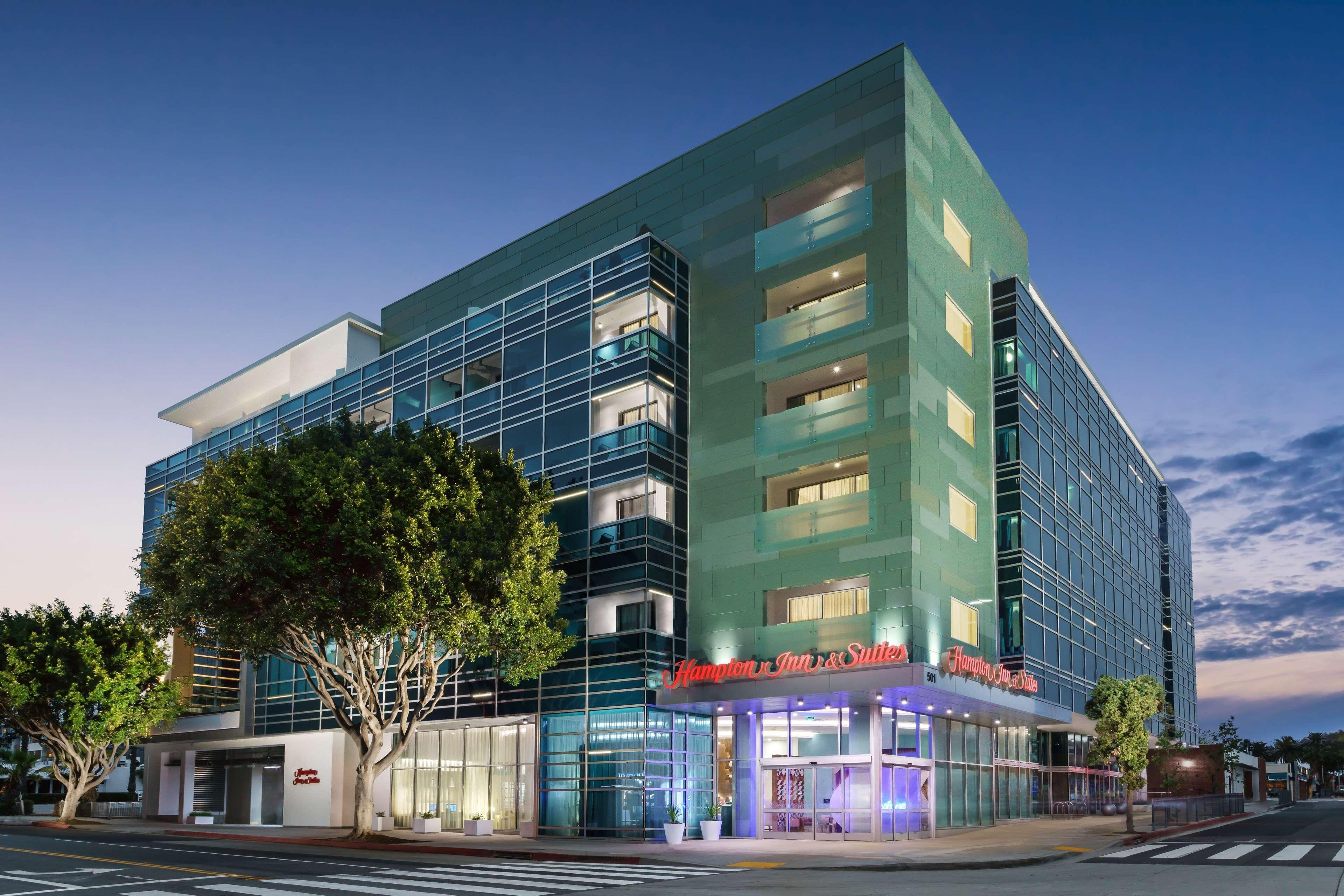 Staying Central in Santa Monica: 12 Hotels Compared