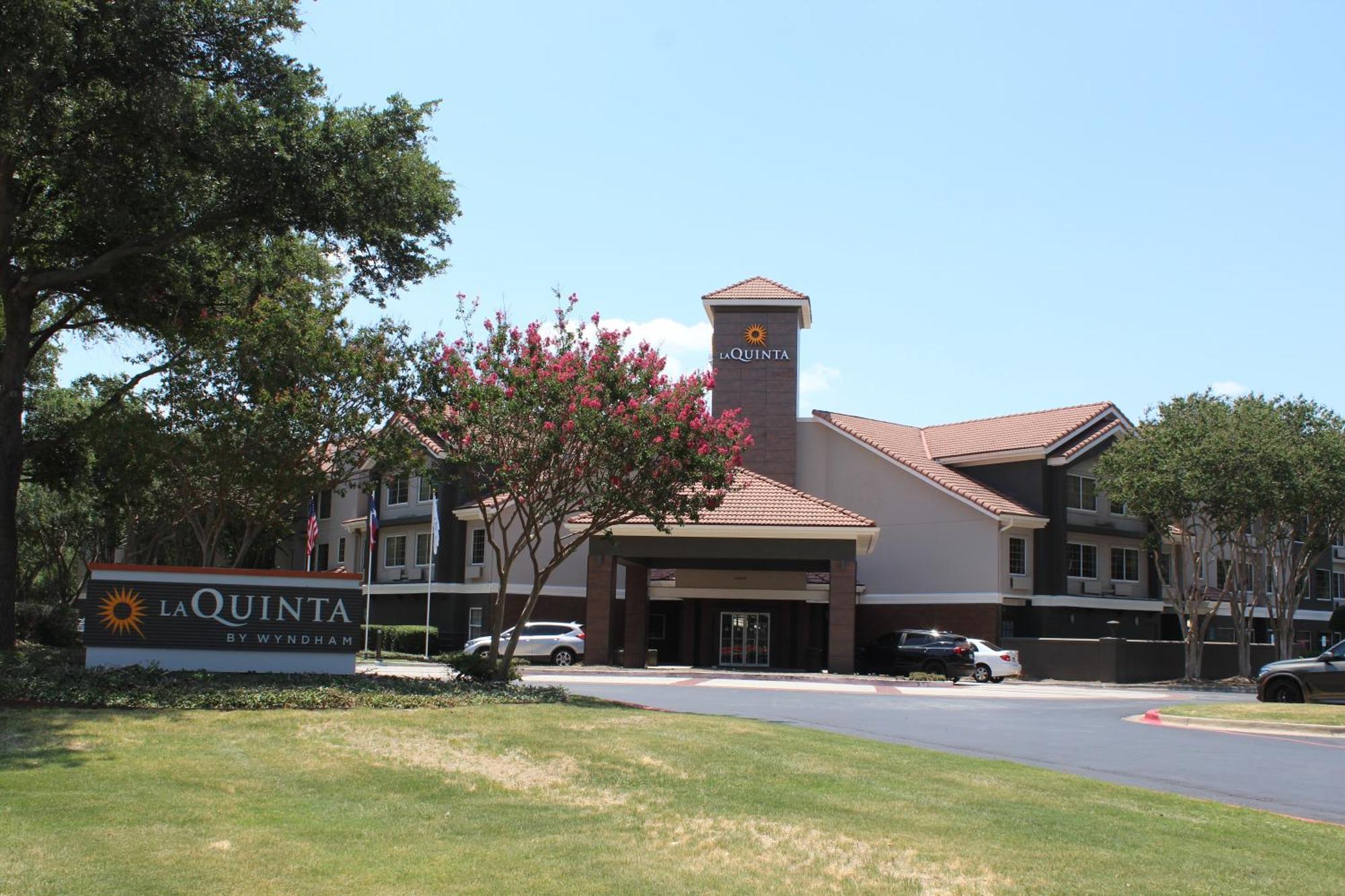 Staying In Galleria, Dallas: 4 Central Hotels Compared