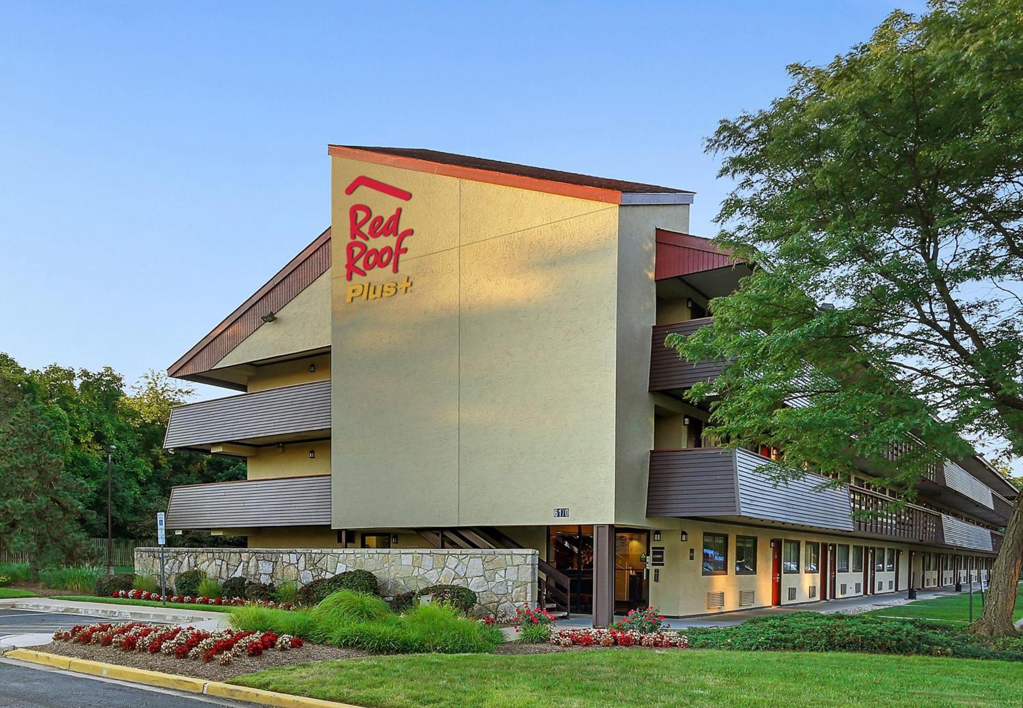 Staying Near the American Indian Museum: 15 Airport Hotels Compared