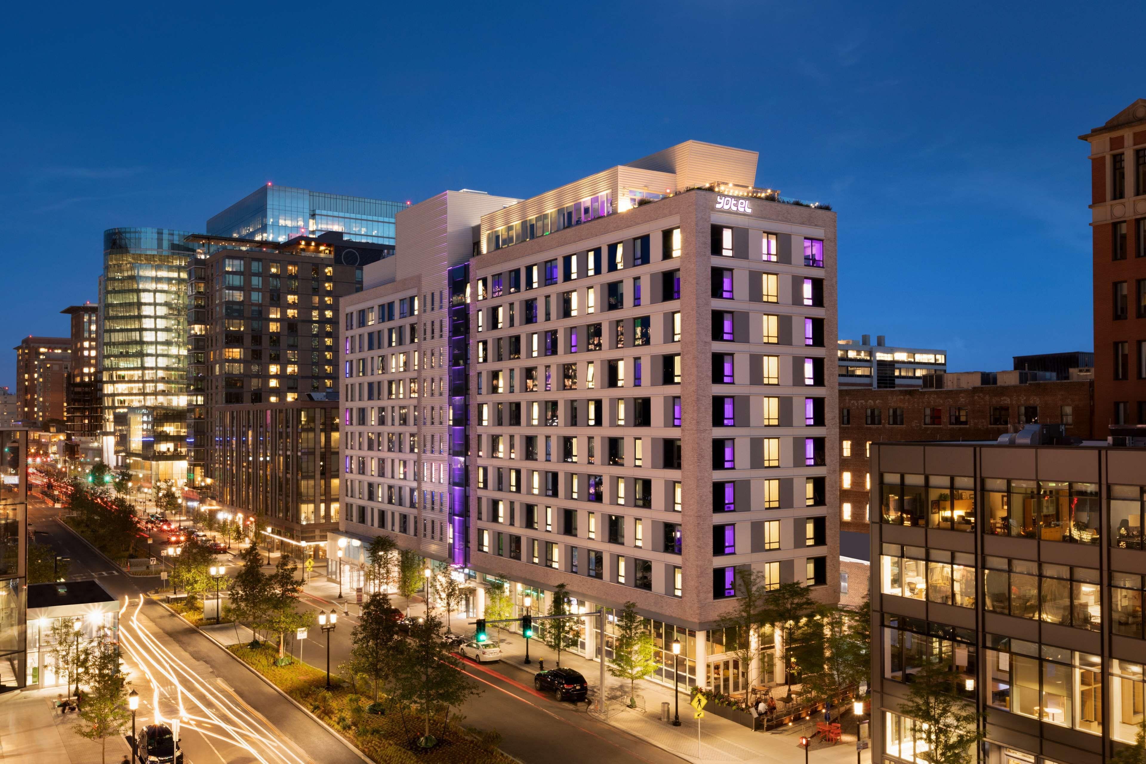 Staying Near Boston City Hall: 15 Airport Hotels Compared