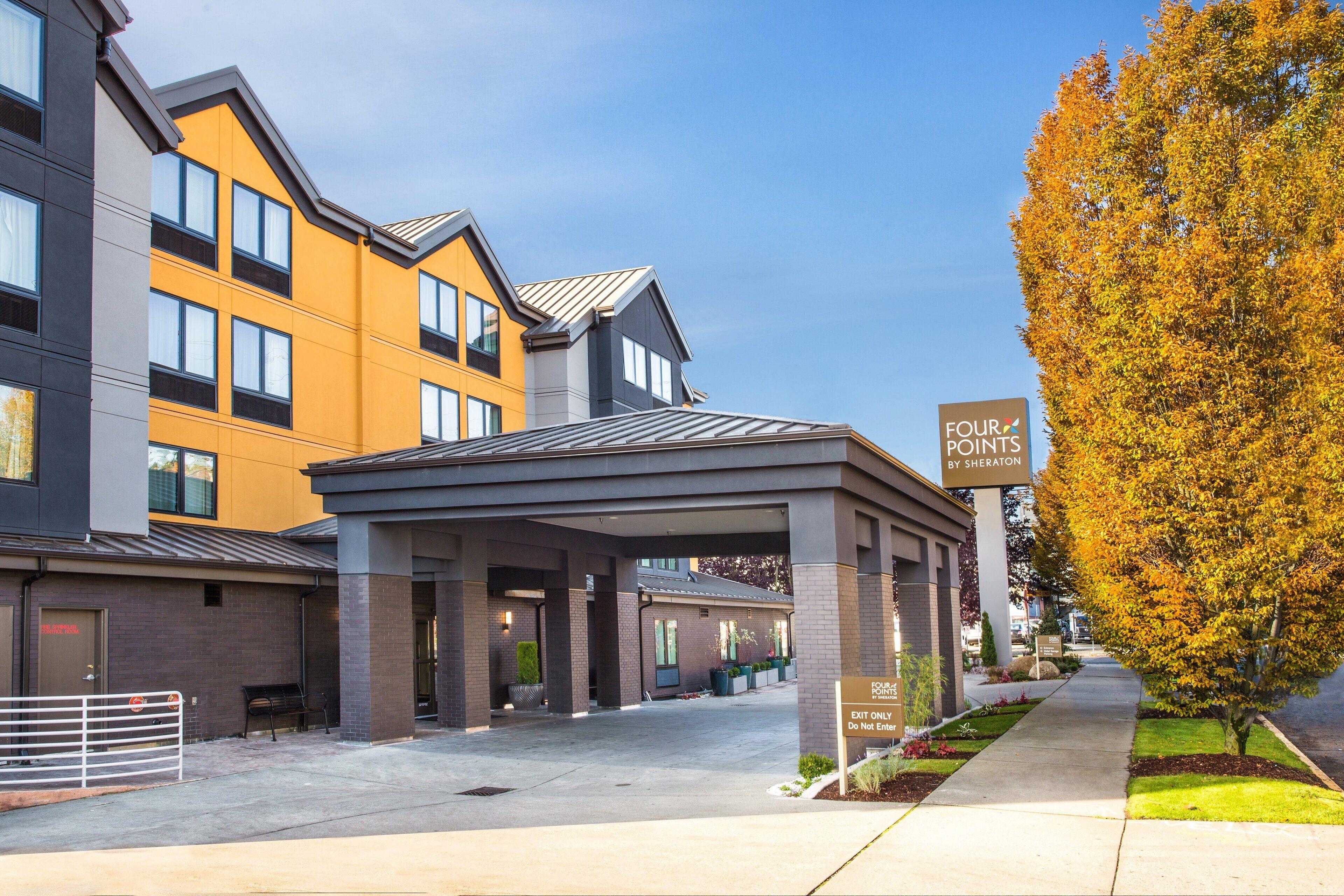 15 Hotels Near Chihuly Garden and Glass for Easy Seattle Access