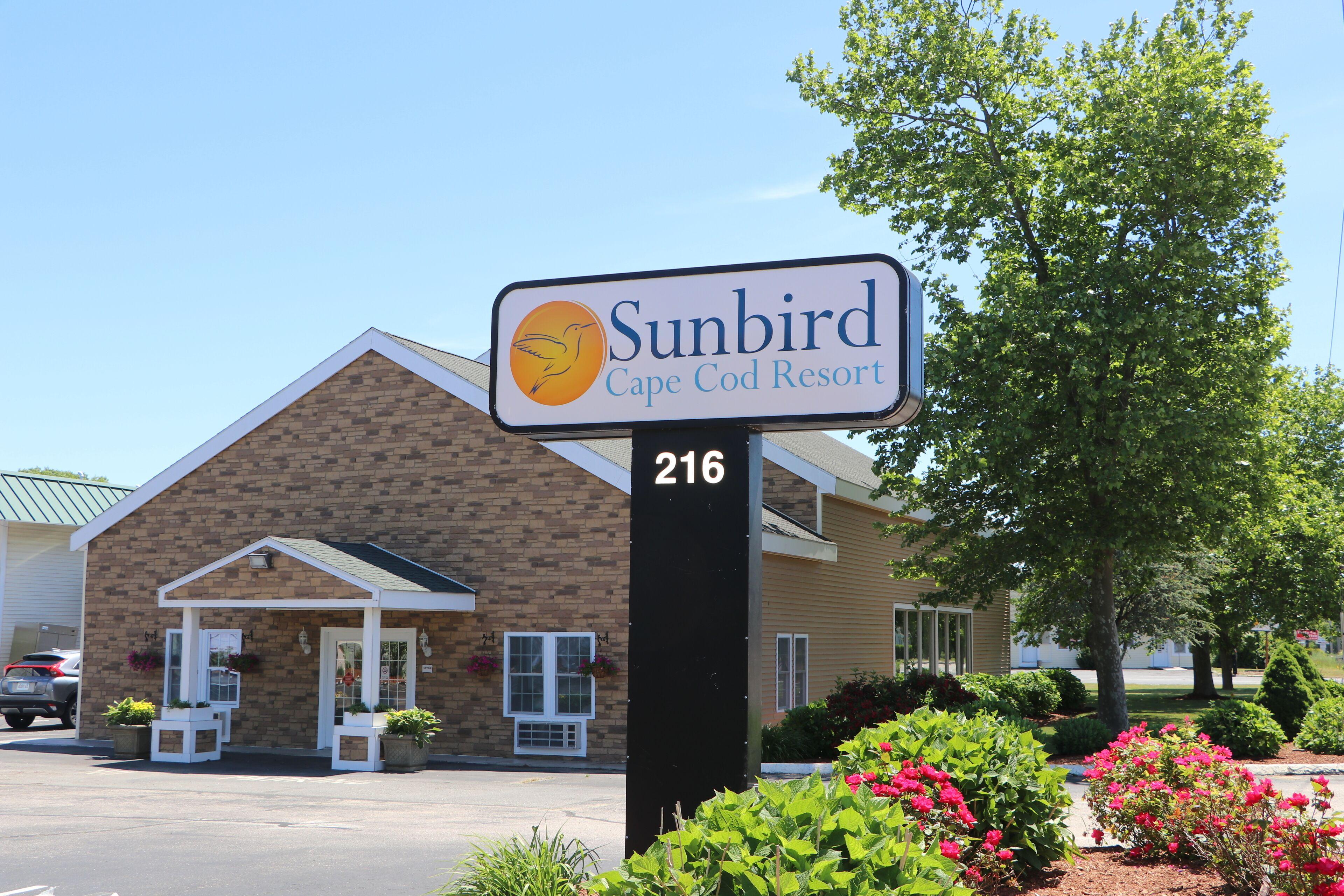 Staying Near Bayberry Hills Golf Course: 15 Budget Hotels Compared