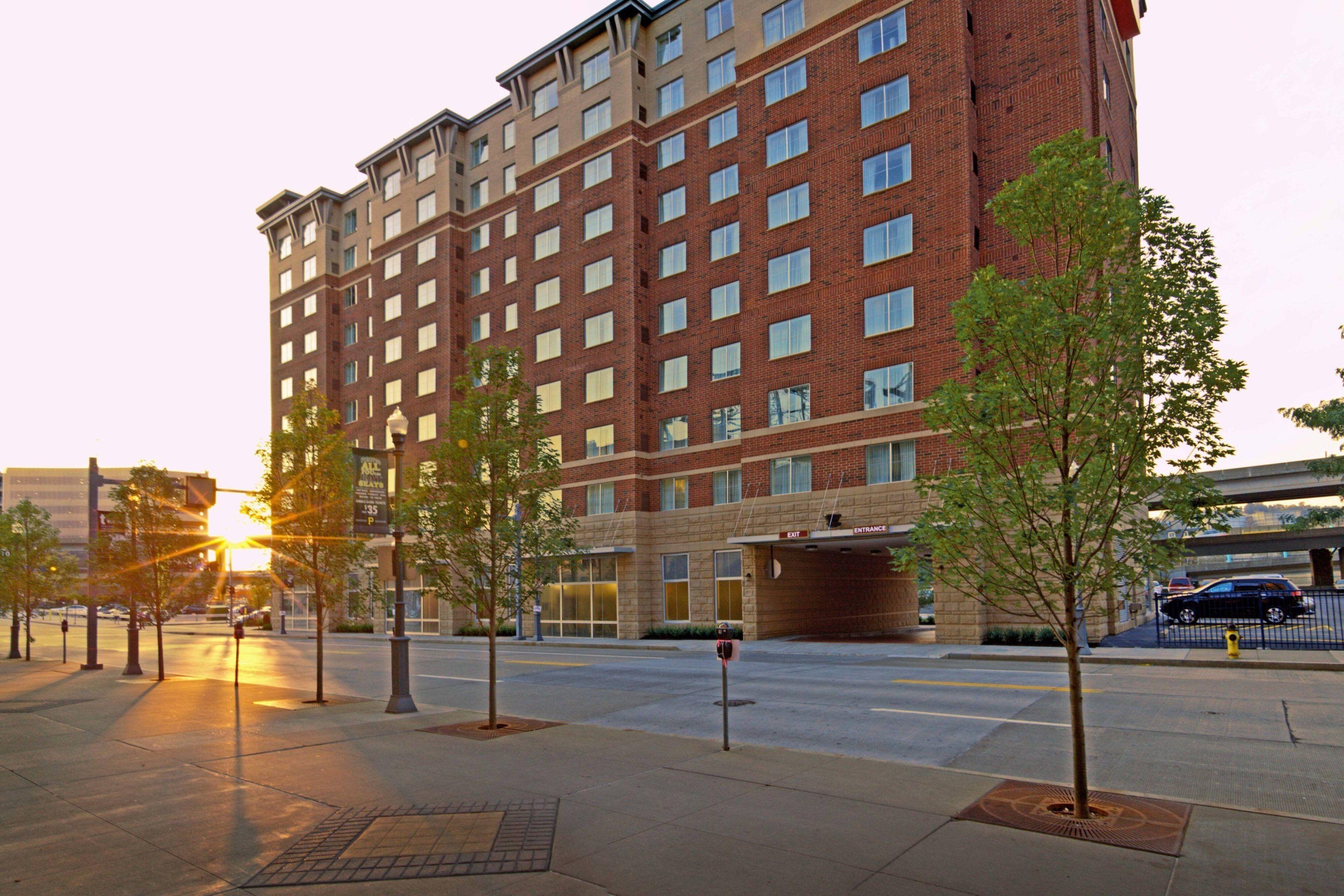 Staying Near Pittsburgh Zoo & Aquarium: 15 Central Hotels Compared