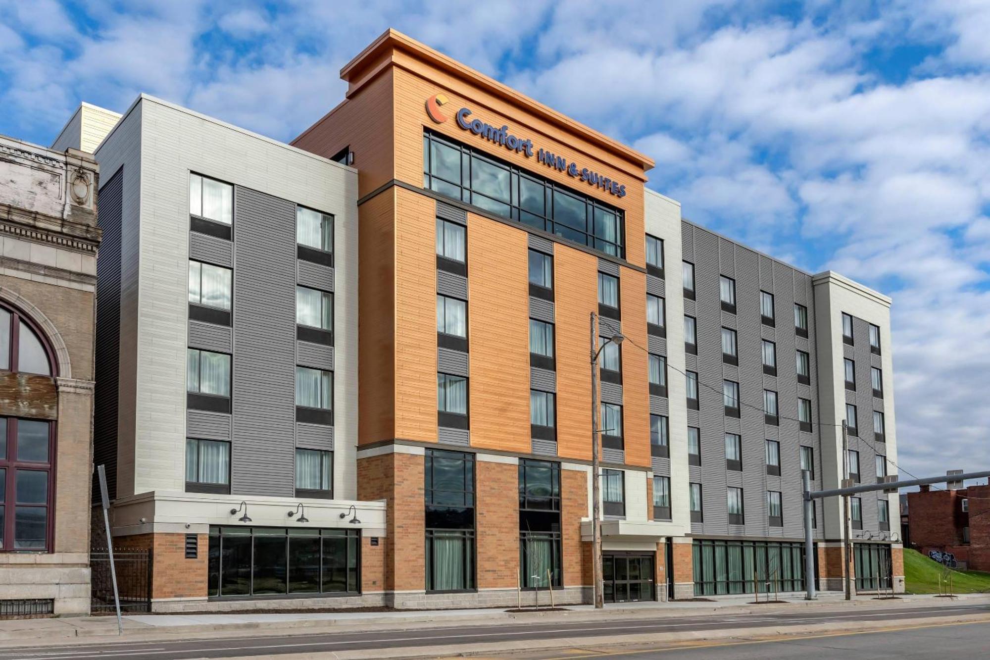 15 Top-Rated Business Hotels Close to Riverview Park